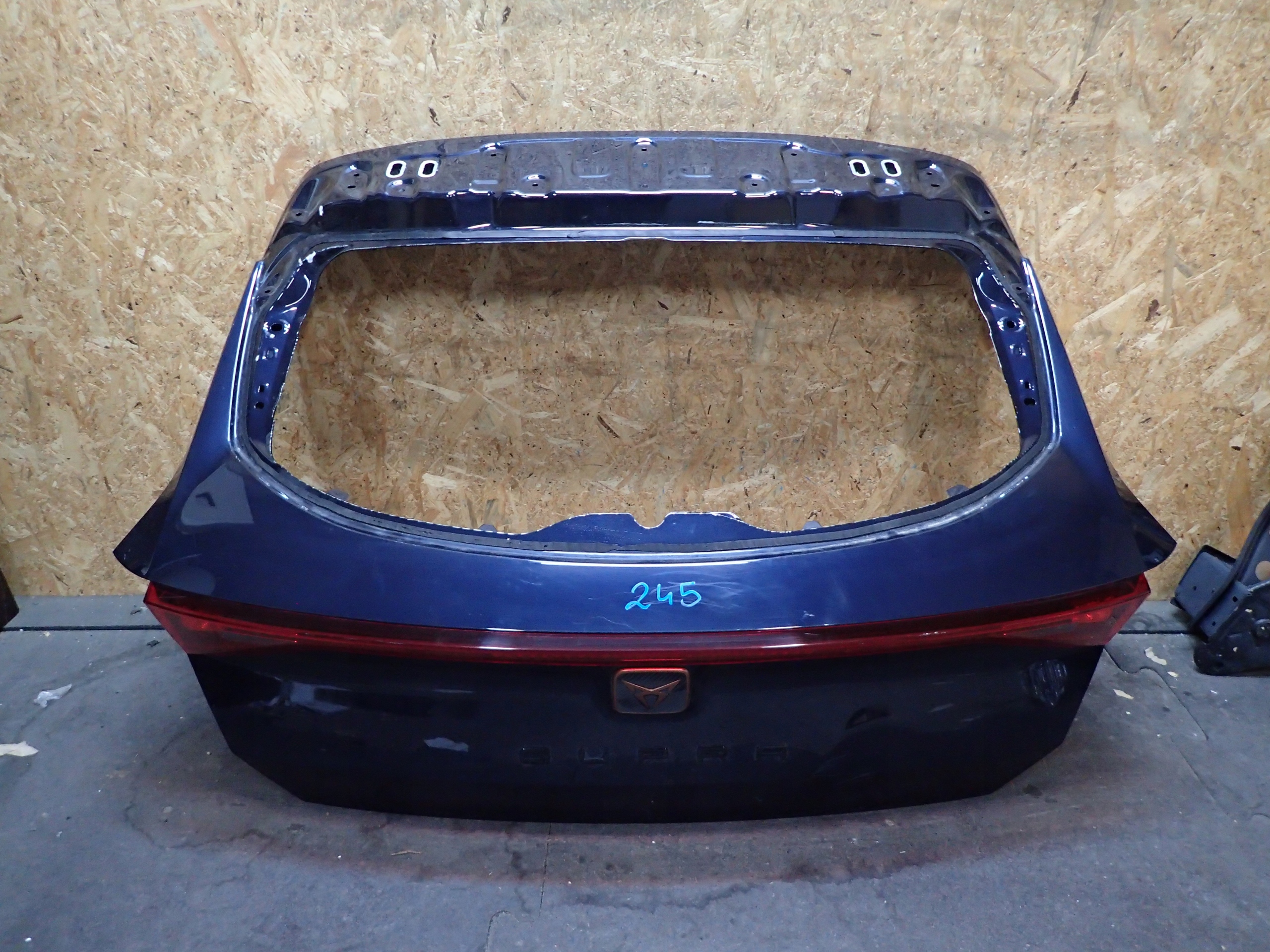 KLAPA TYŁ CUPRA FORMENTOR