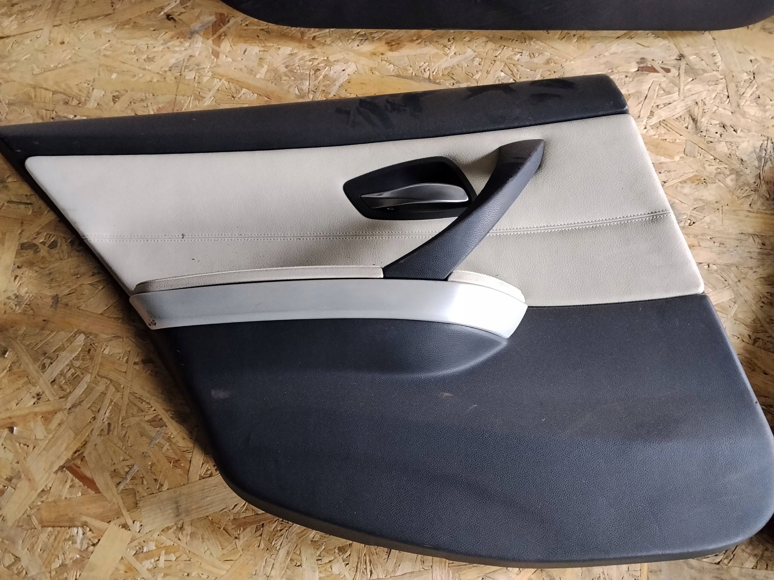Komplet boczkow BMW 3 E90 E91 Berline