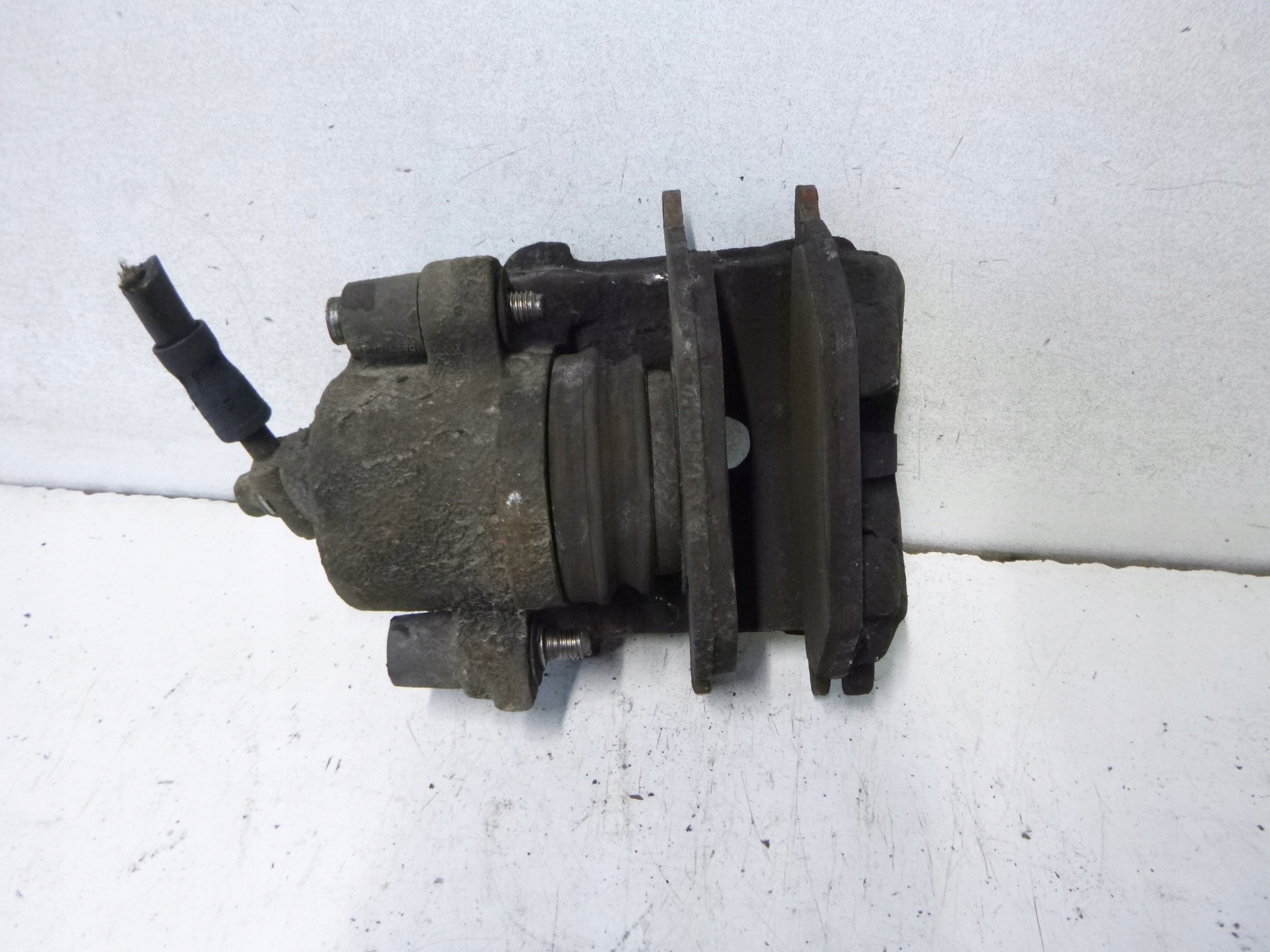 třmen brzdový předek VW GOLF V 1.4 2003 - 2009