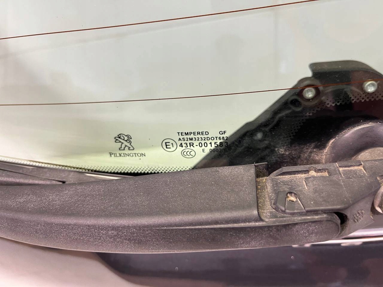 rear trunk door boot Peugeot 208 2015