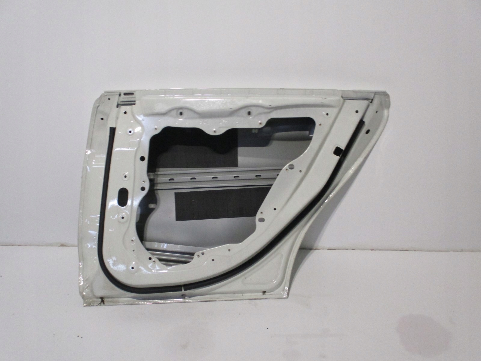 door right rear. MERCEDES 117