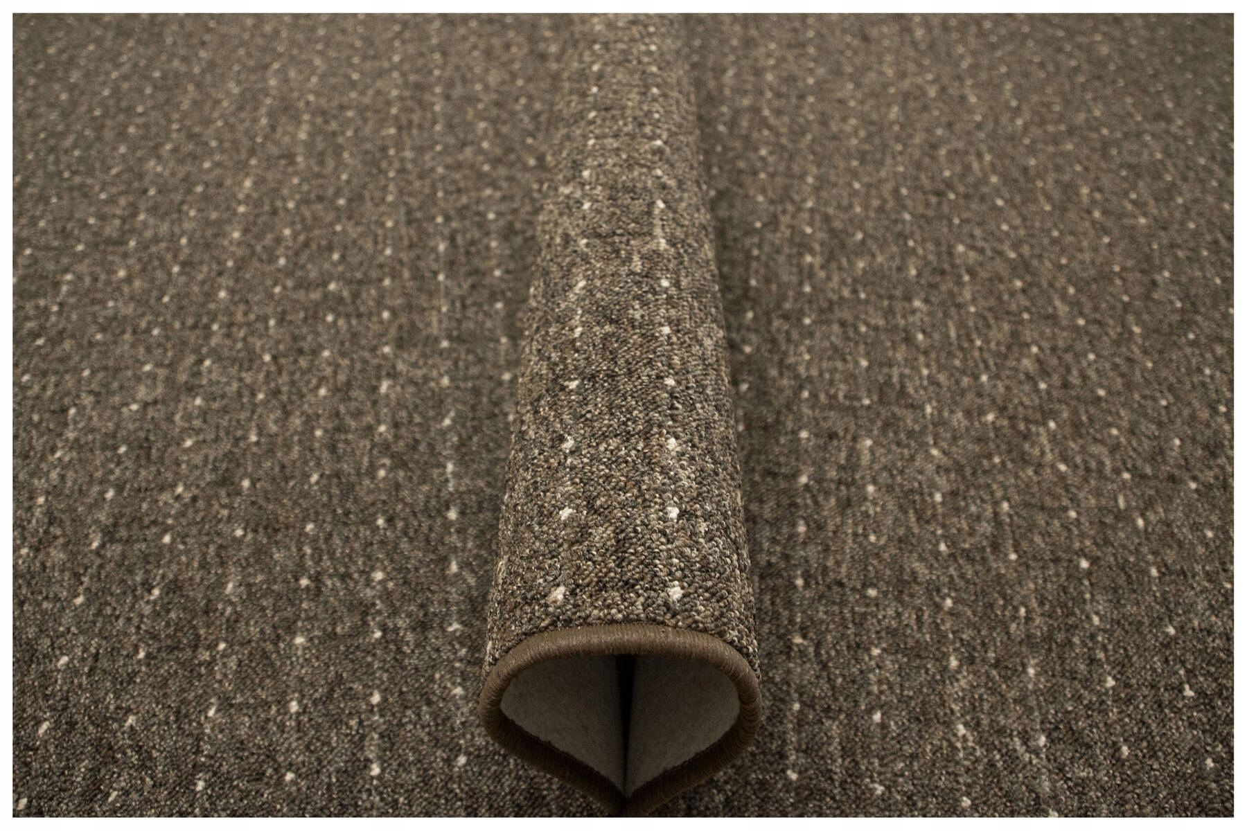 DYWAN PĘTELKOWY NA FILCU DO SALONU BRĄZOWY BEŻ W KRATKĘ ZEMBLA 200x200 cm