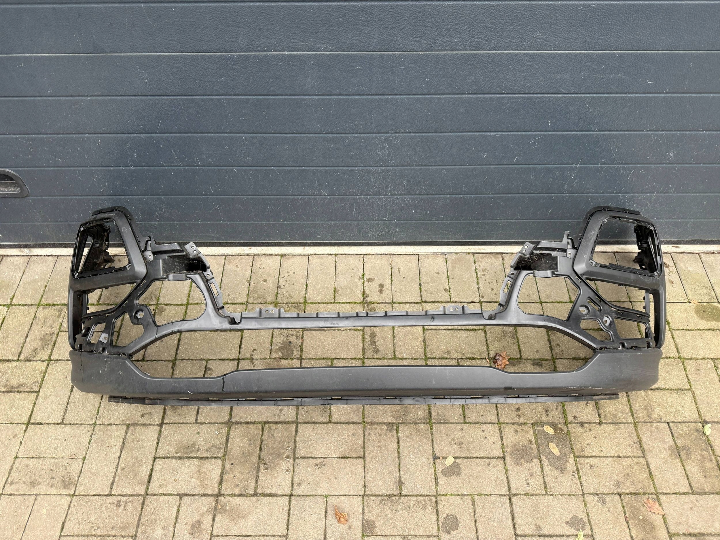 Hyundai Kona and 17- bumper front front