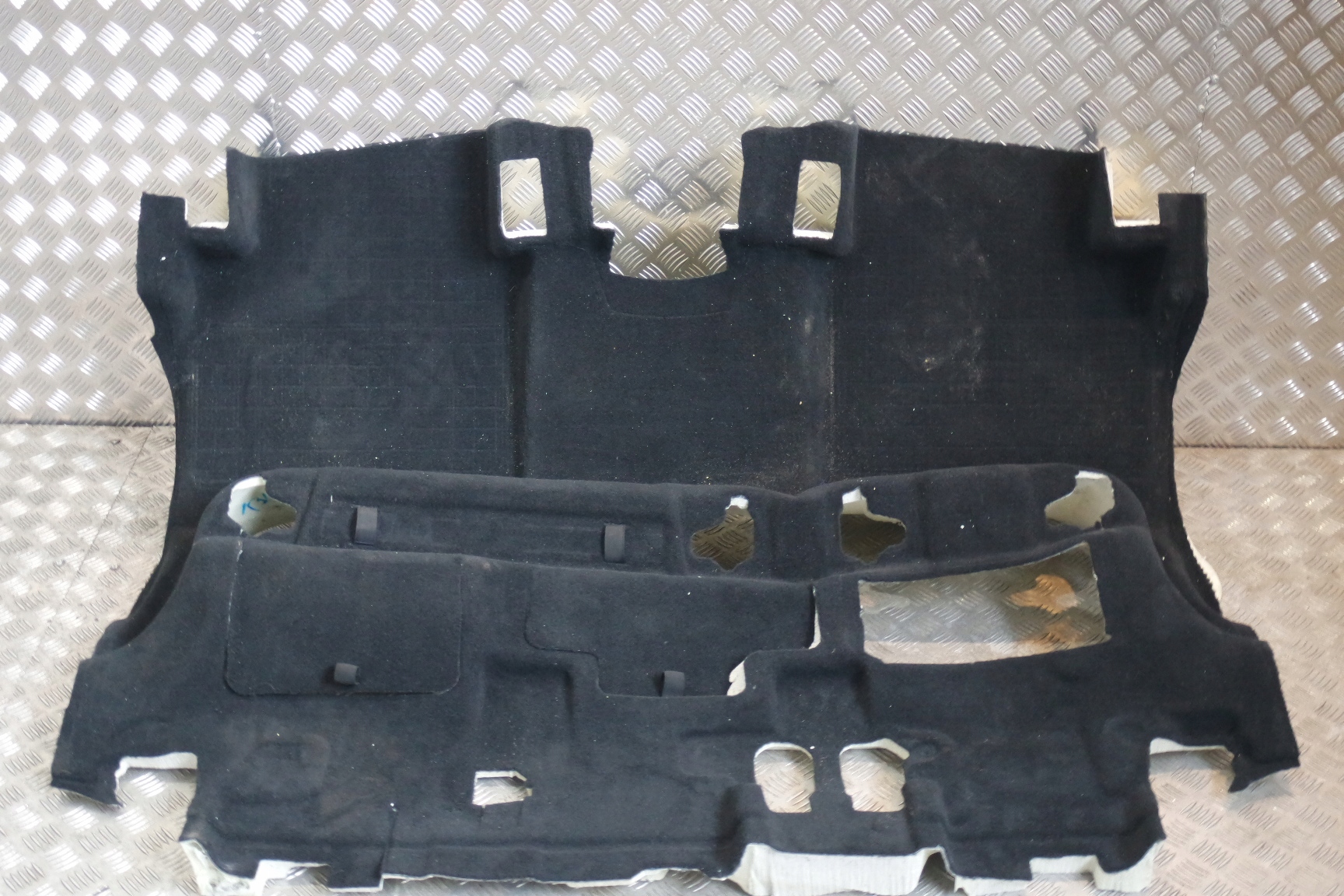 4636802702 - Килим задній пасажир MERCEDES W463 / 4 A4636802702