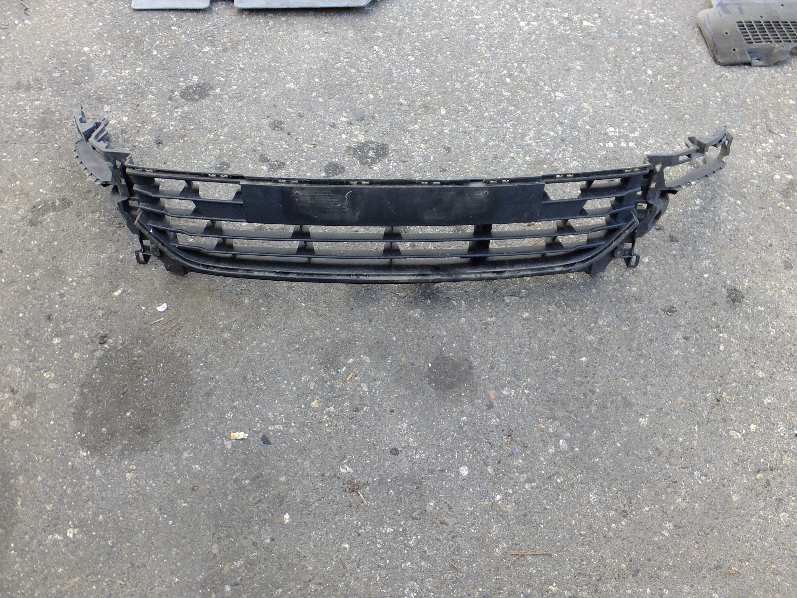grid of a bumper front renault clio IV 2017r 628169950R