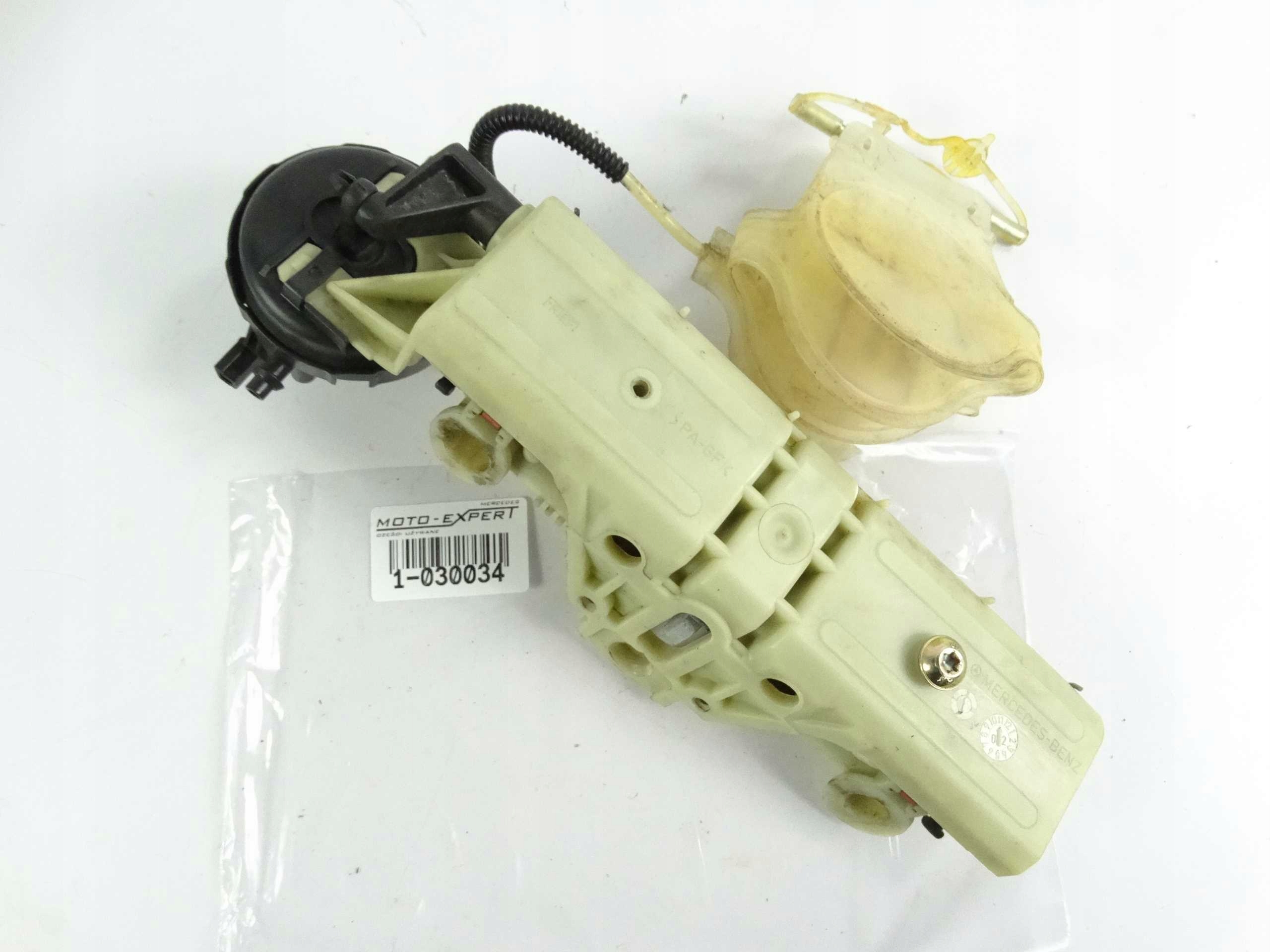 Mercedes W215 W220 MECHANIZM SILNICZEK ZAGŁÓWKA TYŁ A2208000475 Typ samochodu Samochody osobowe