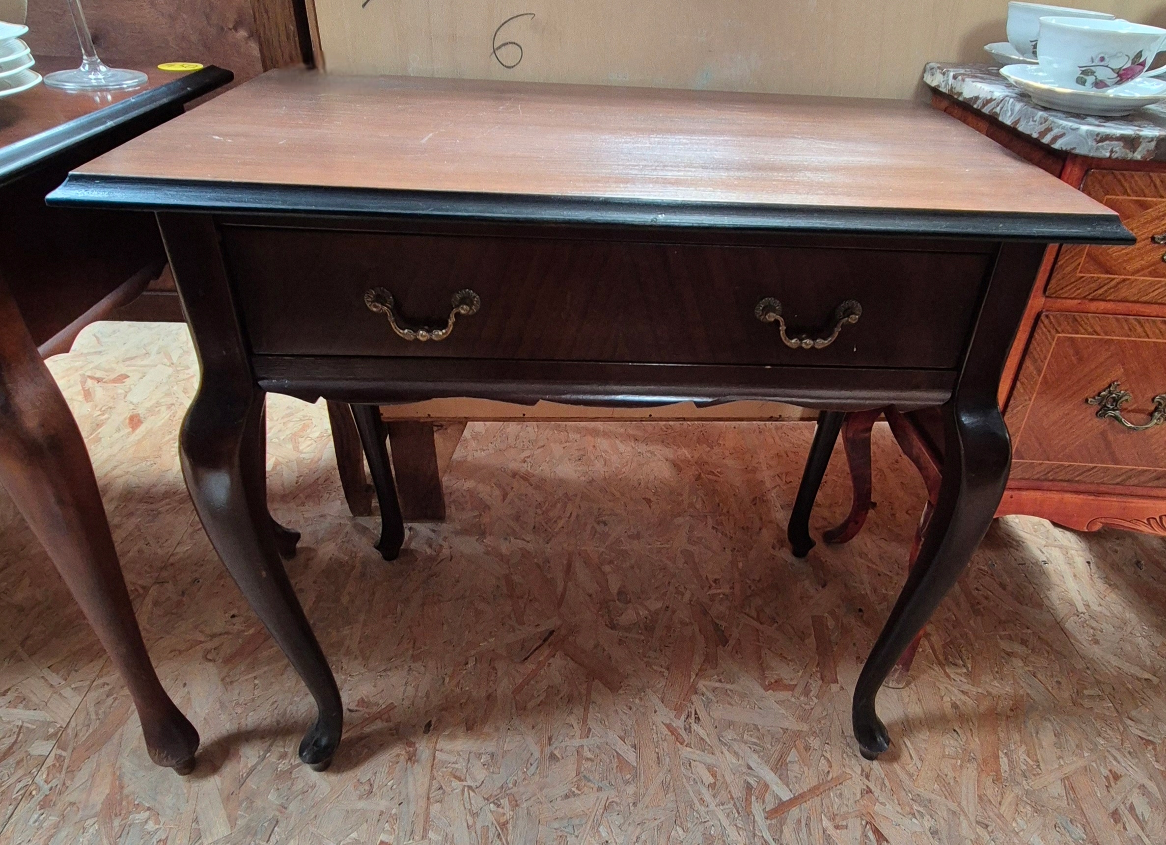 Журнальный столик с ящиком