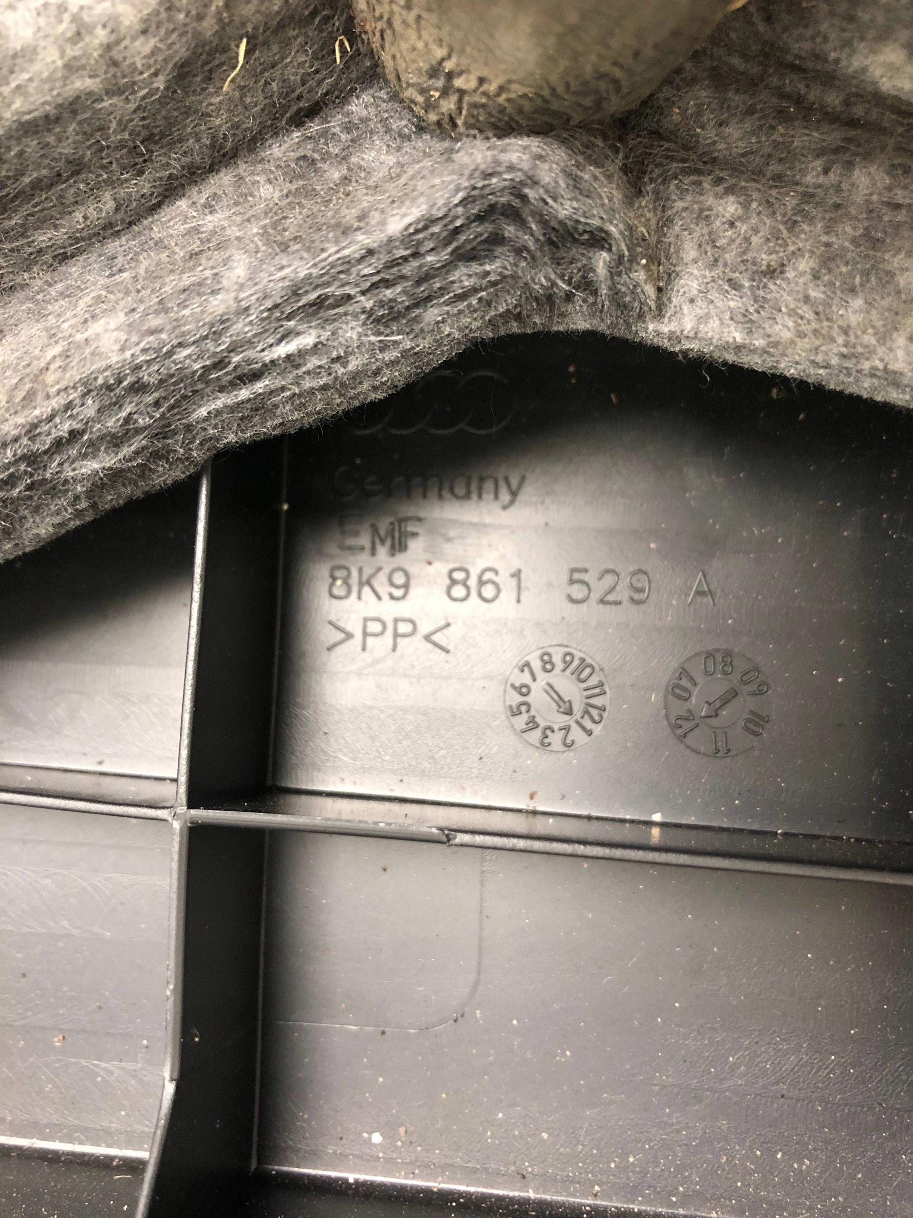floor boot AUDI A4 B8 LIFT KOMBI 8K9861529A