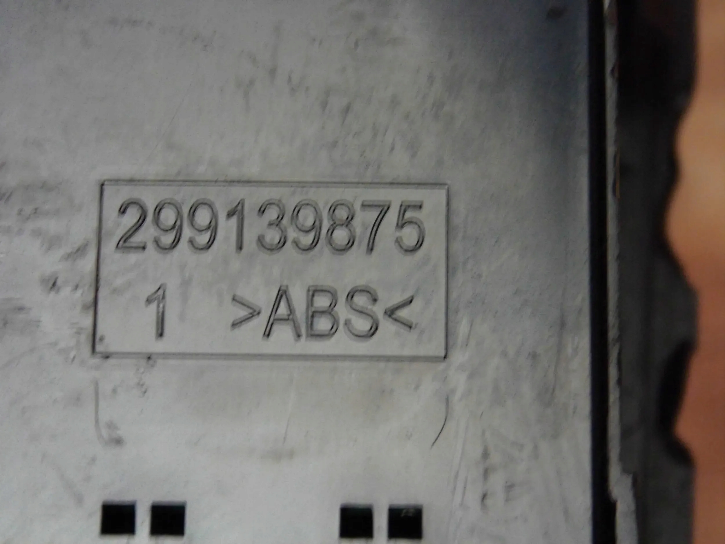 Hyundai i20 II switch regulation of the window left front 93570-C8040