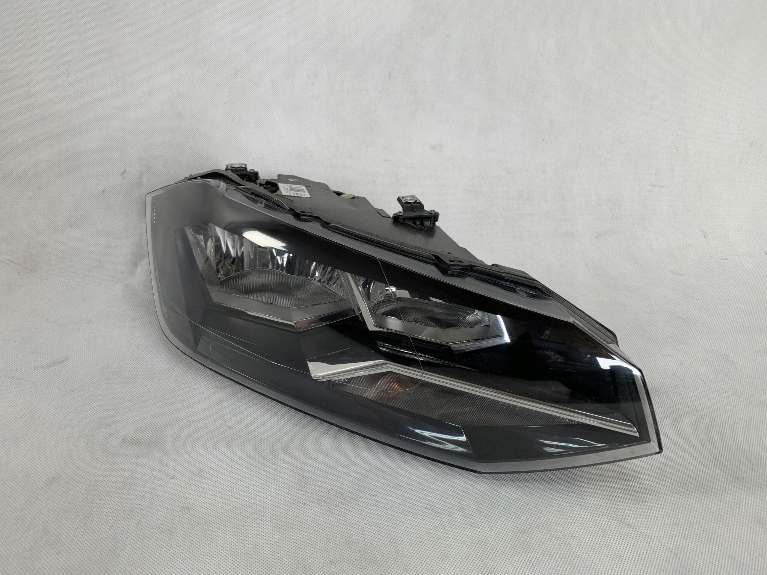 light front right reflektor Volkswagen VW Polo 17r 2G1941006 04.26