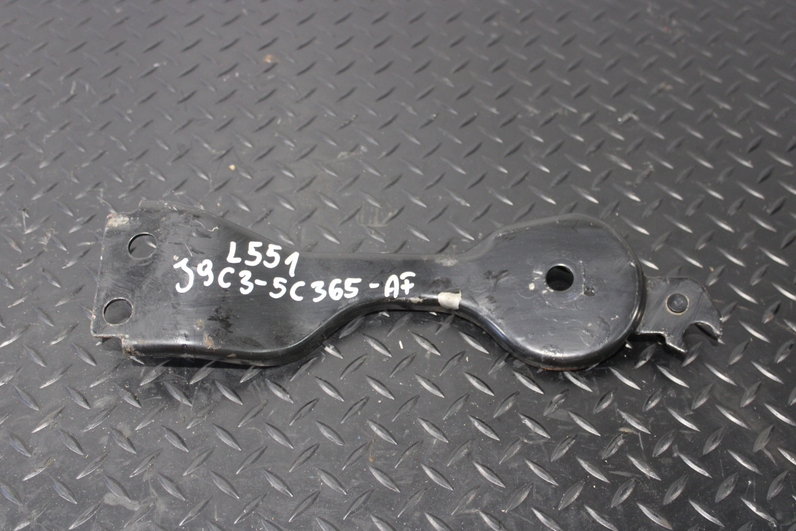 Support Support plaque Console Gauche Arrière LAND ROVER EVOQUE II 2 L551 J9C3-5C365-AF