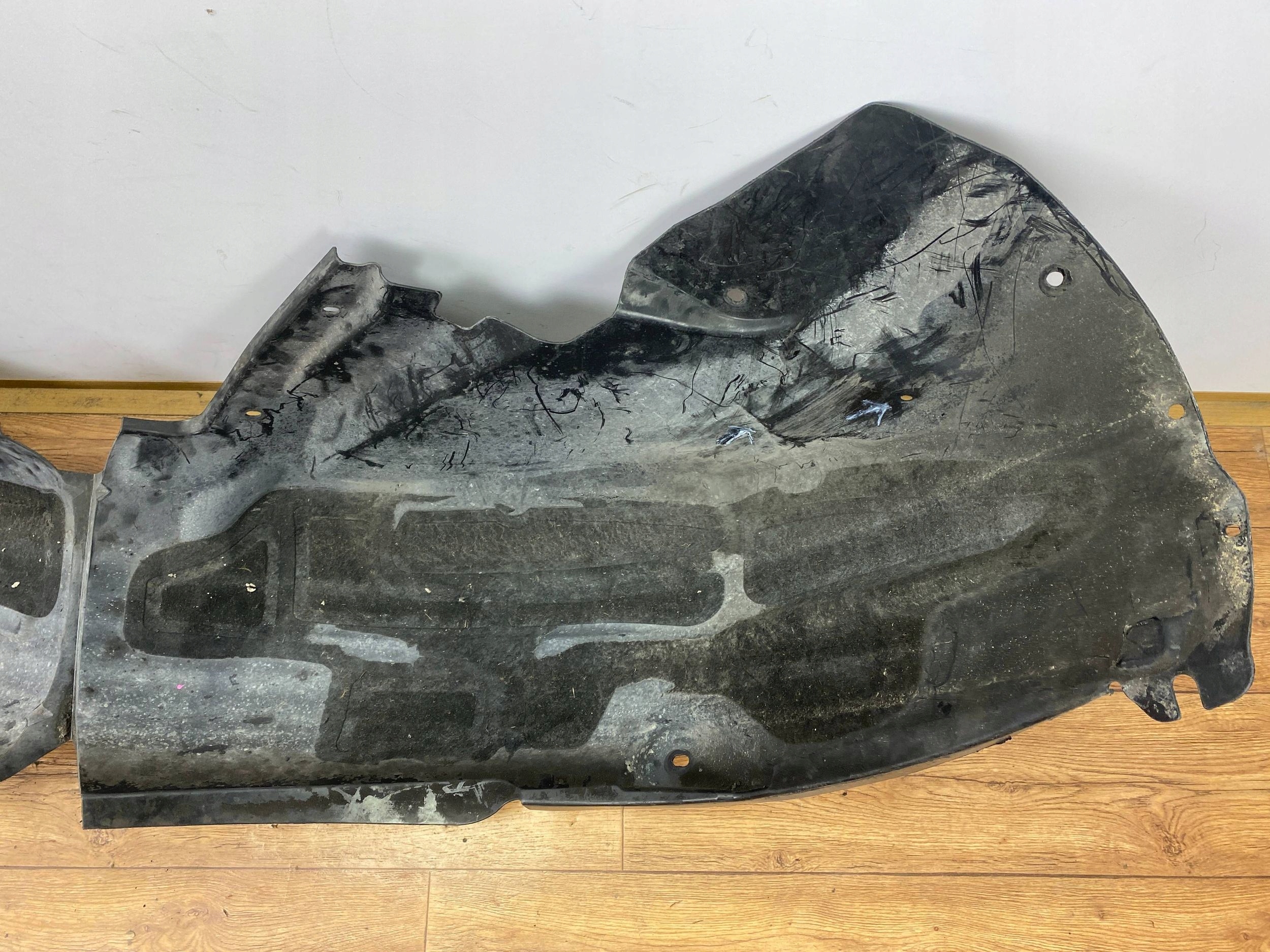 mudguard rear. left Dodge Charger 6.4L 2015+