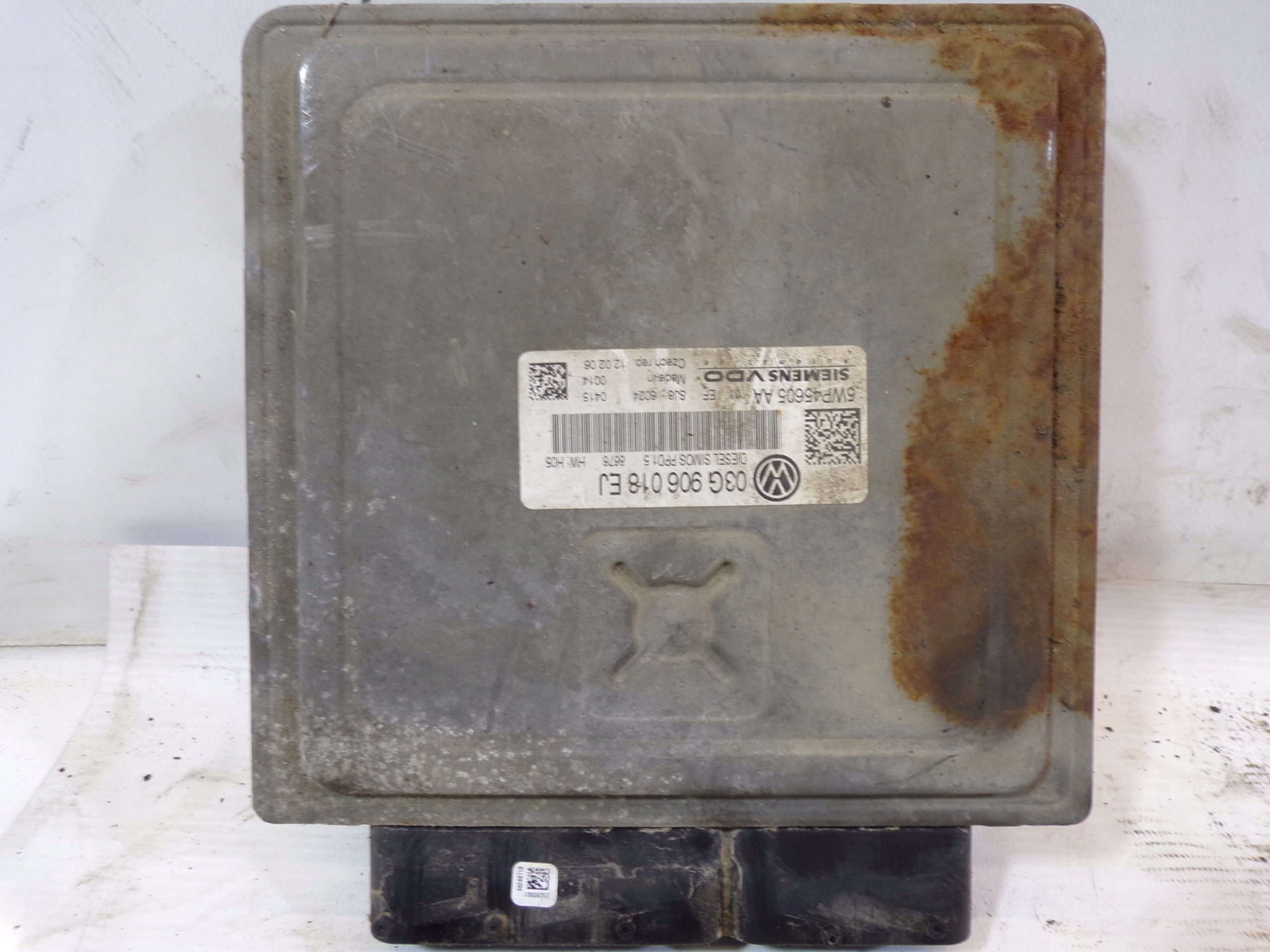 computer control unit of the engine VOLKSWAGEN PASSAT B6 2.0 TDI 03G906018EJ