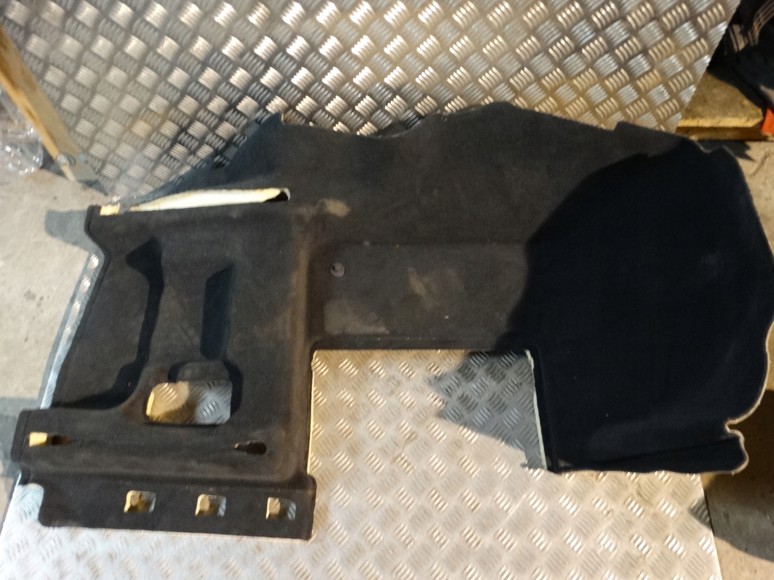 IDEALNY carpet front right AUDI Q7 4M 1