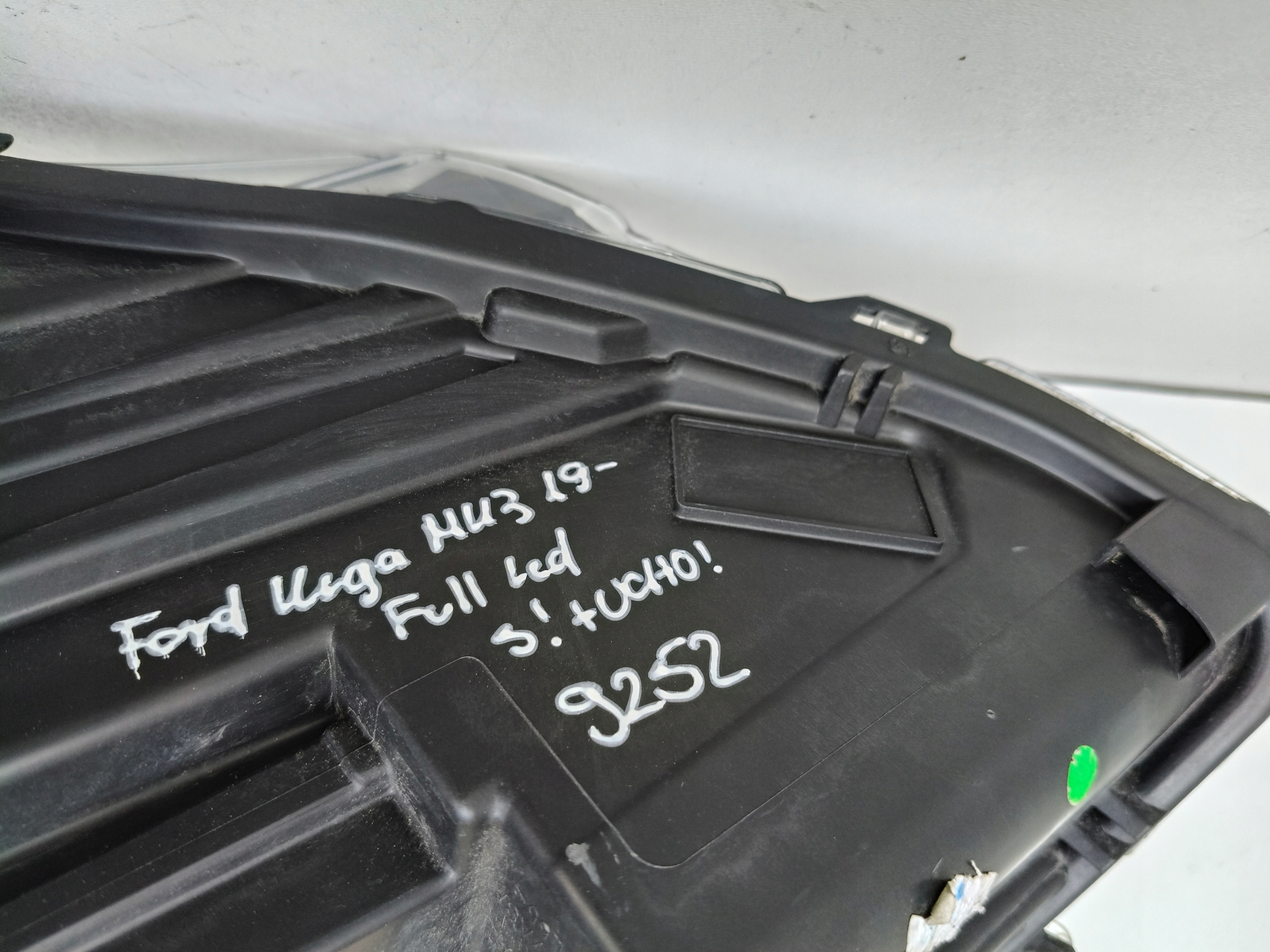 light right REFLEKTOR FORD KUGA MK3 19- FULL LED