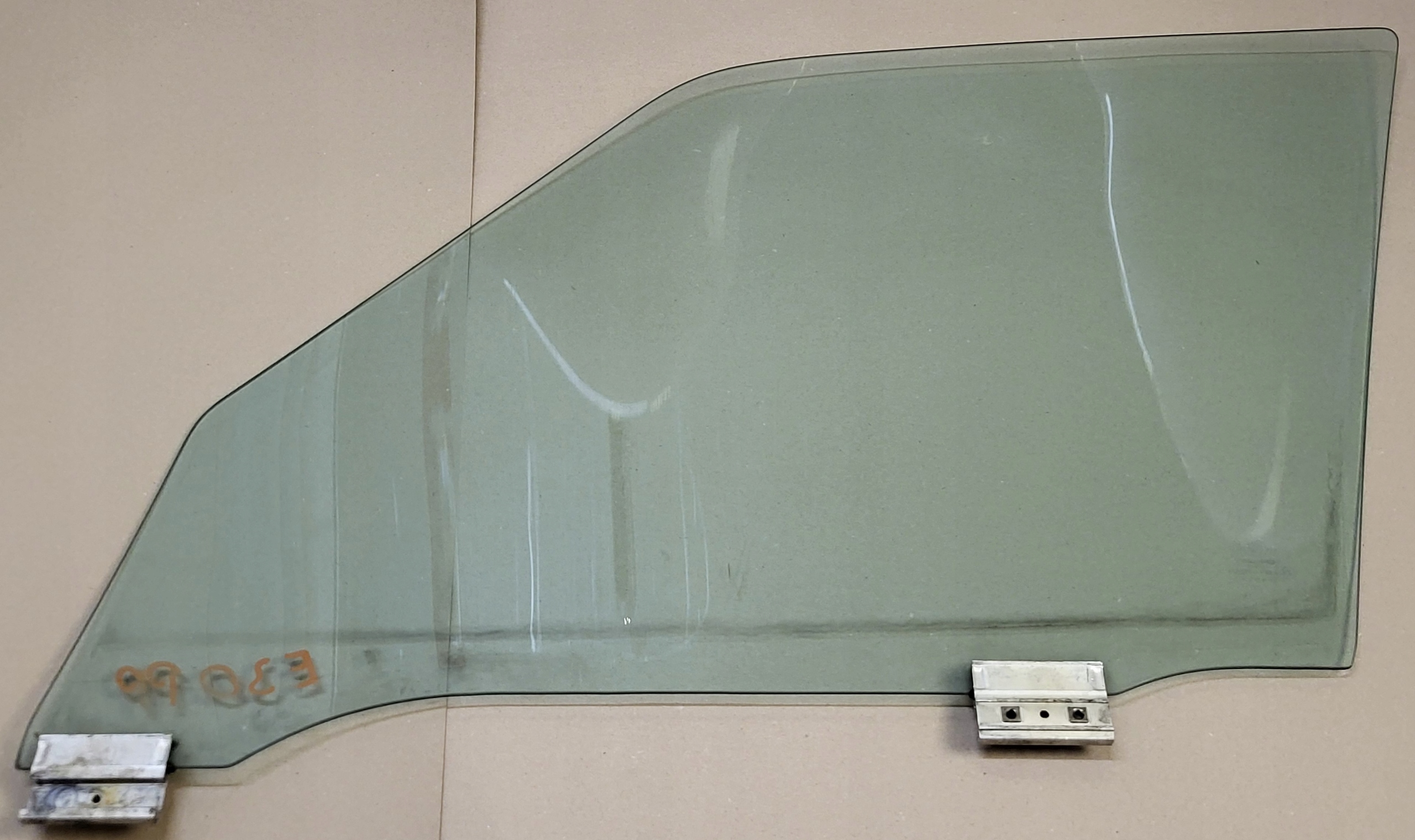 window Z door PRAWYCH PRZEDNICH BMW 3 E30 4D originál