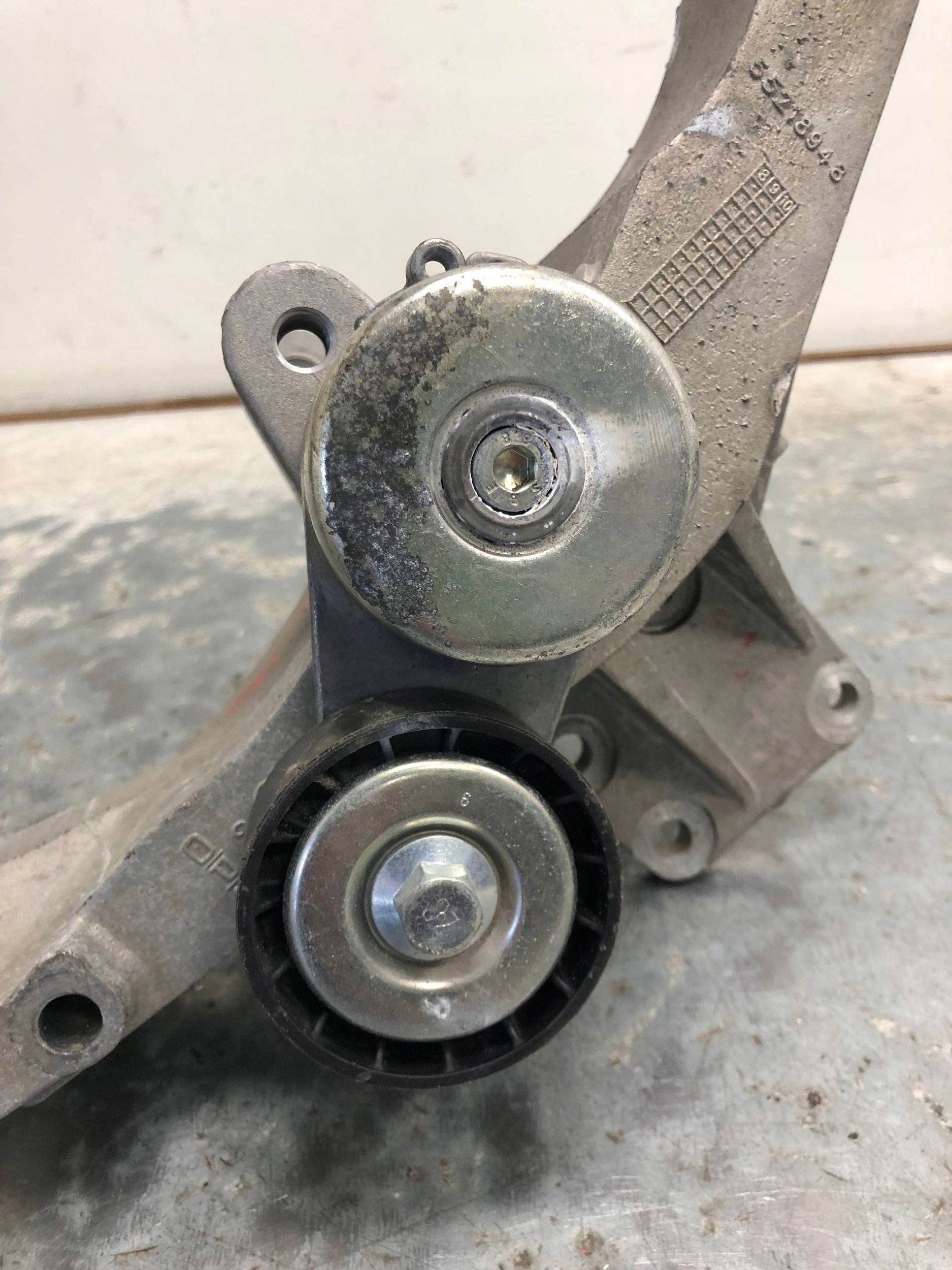 Support Support plaque Alternateur FIAT 500 55218948