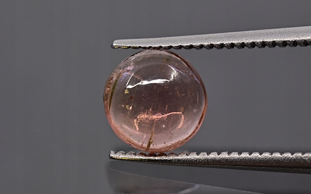 Turmalín kulatý kabošon fi 6,4 mm