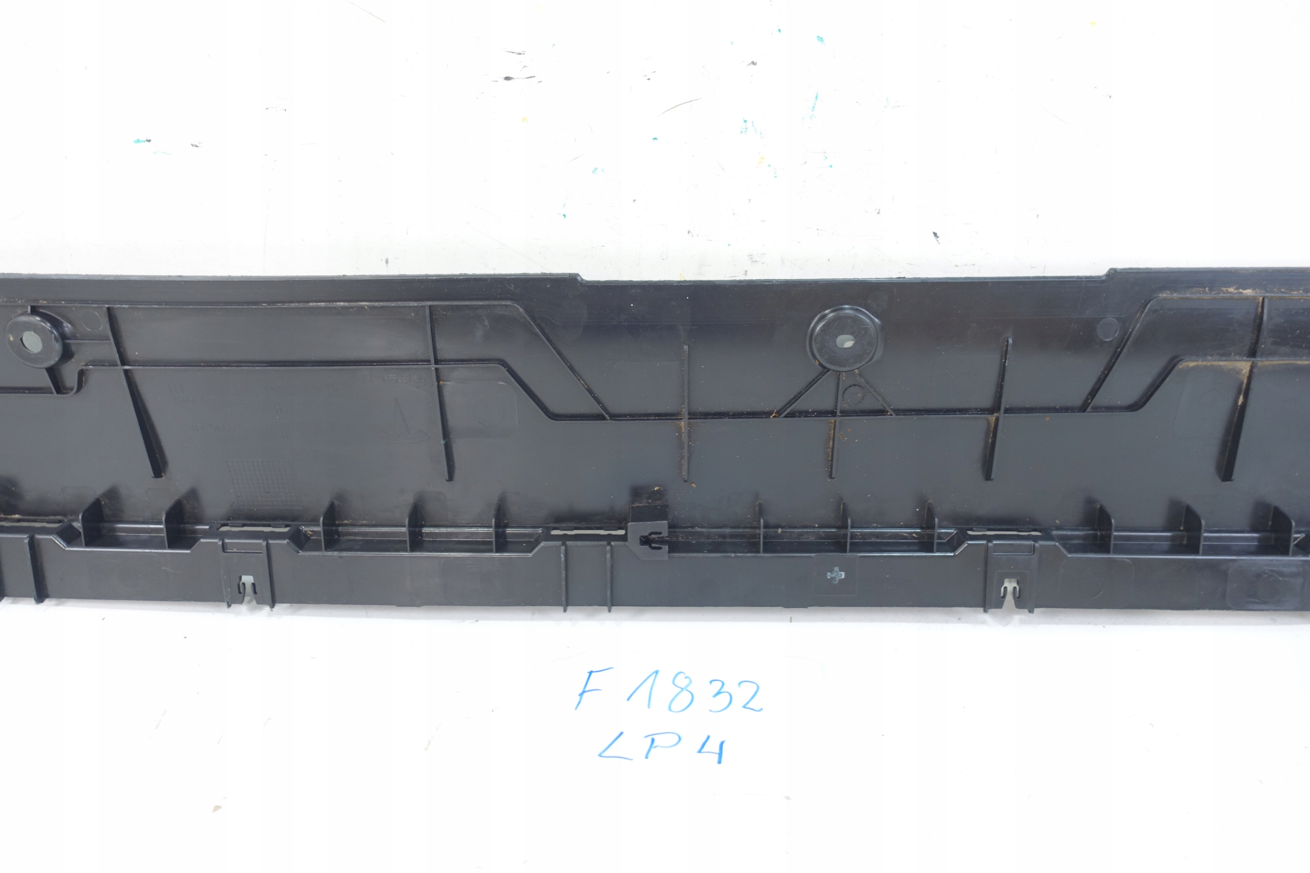 TESLA MODEL Y 2019- moulding threshold left lower 1625377-00-C