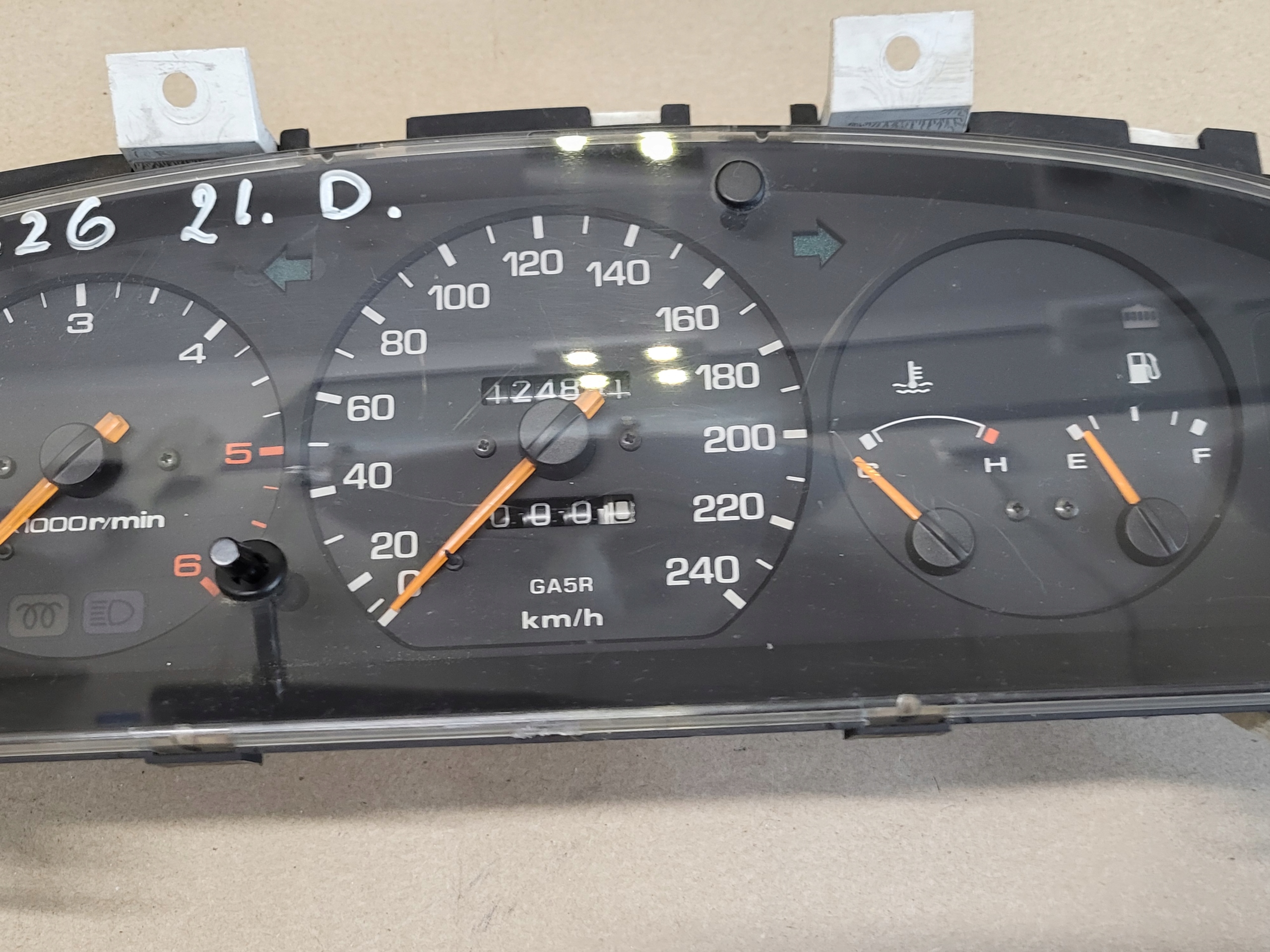 dials clock PREDKOSCIOMIERZ MAZDA 626 2.0 DIESEL OE EUROPA