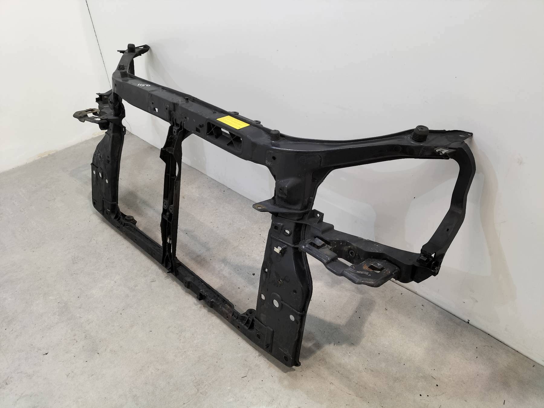 support panel for radiators headlight trim Hyundai Tucson and (2004-2009)