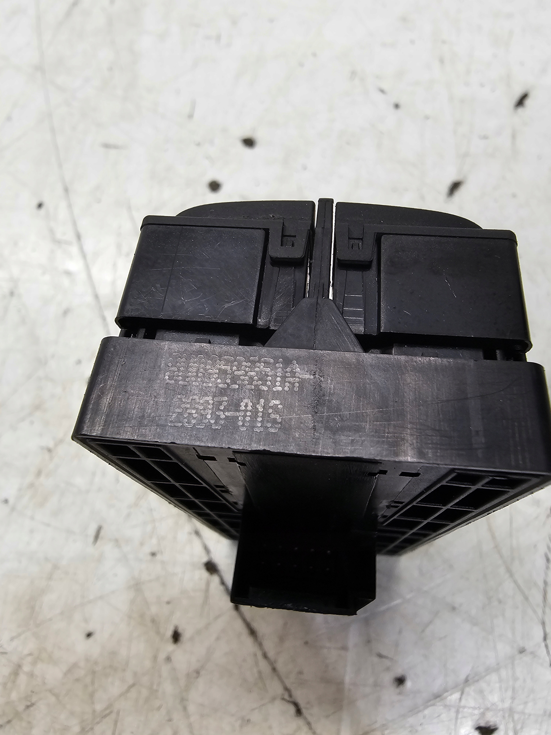 switch switch of the window AUDI Q3 8U 8U0959851A