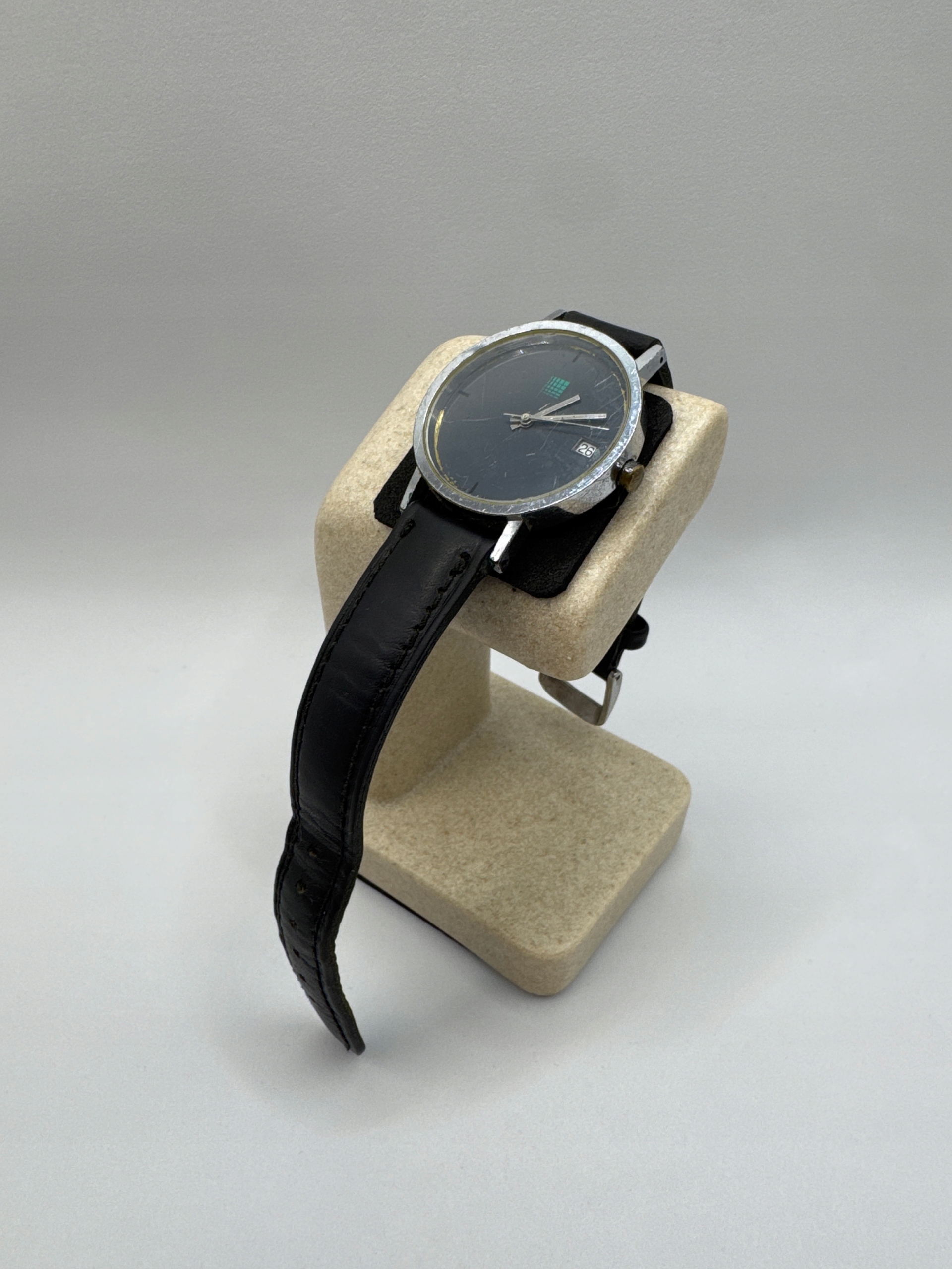 Zegarek z czarnym paskiem