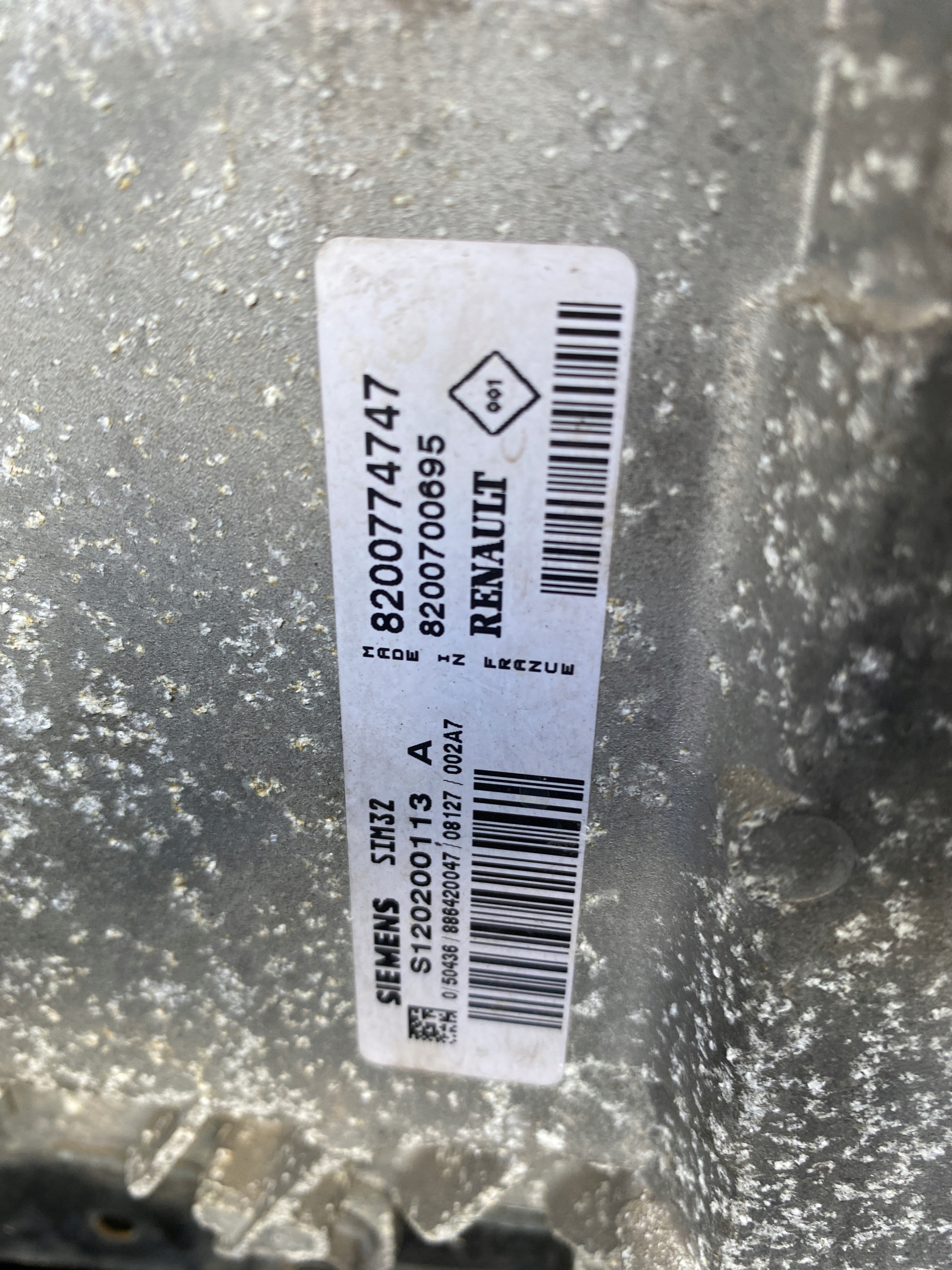 Renault Twingo 2 II 07-14 computer control unit of the engine 1.2 8V OE 8200774747