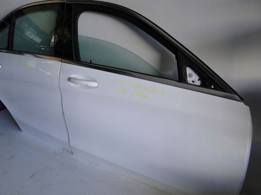 MERCEDES C KLASA W205 DRZWI PRAWE PRZÓD TYŁ AKRYL Numer katalogowy części A2057200205 A2057300205
