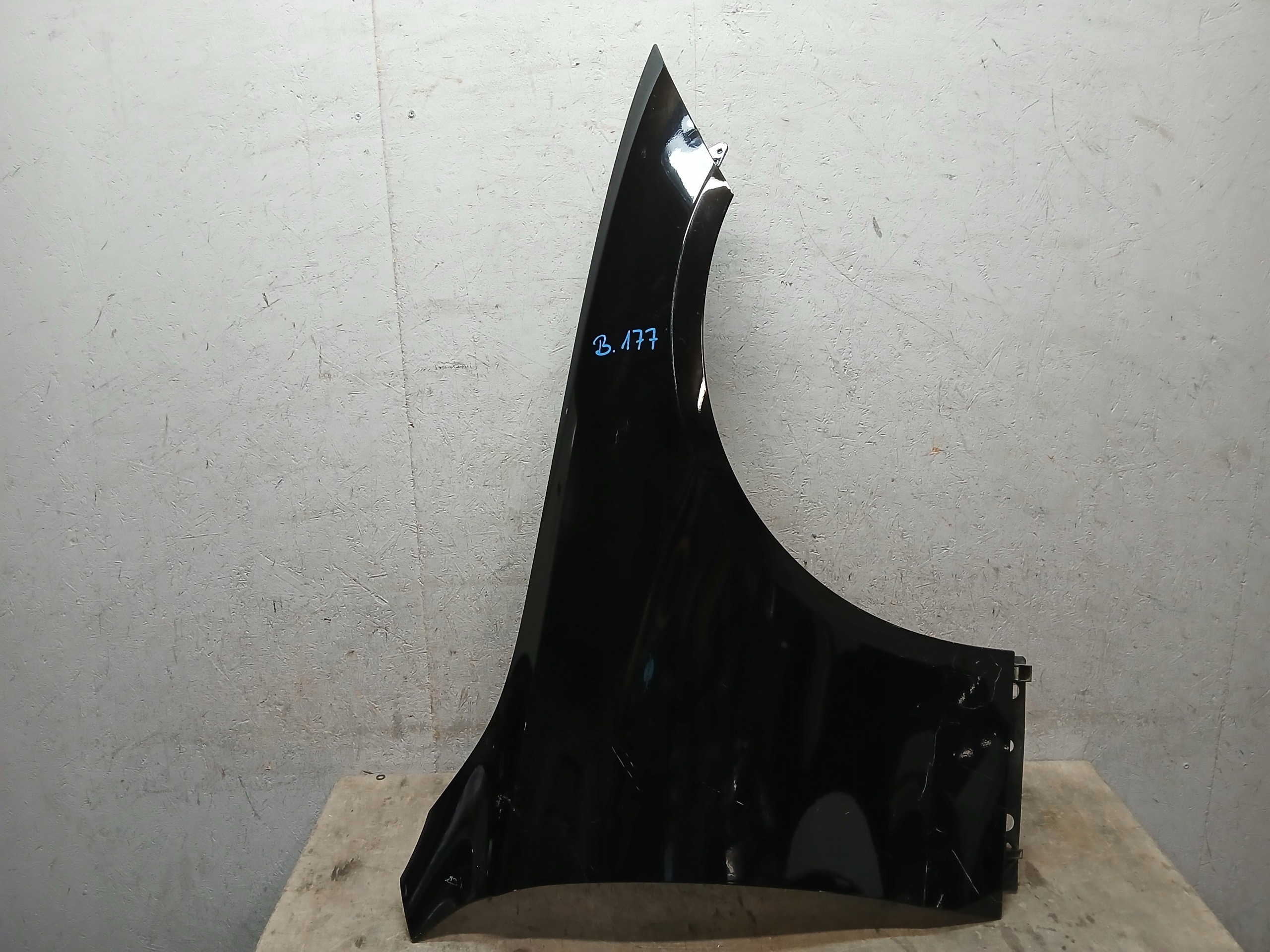 fender front right MERCEDES C KLASA W206 A206