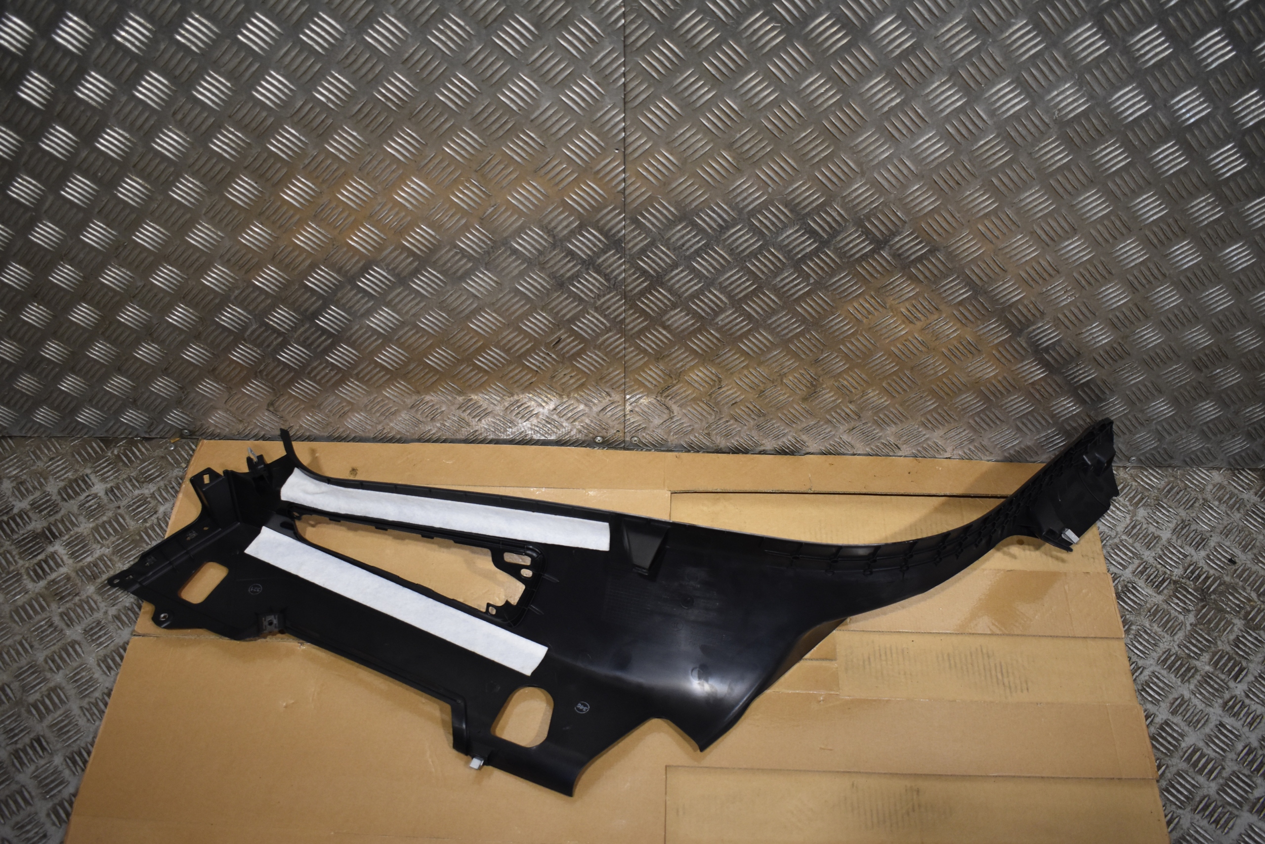 IDEALNA cover SLUPKA D right PORSCHE MACAN 1
