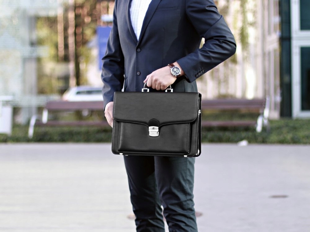 AKTÓWKA TECZKA NA DOKUMENTY SOLOME ROYAL CZARNY NESESER Kolor czarny