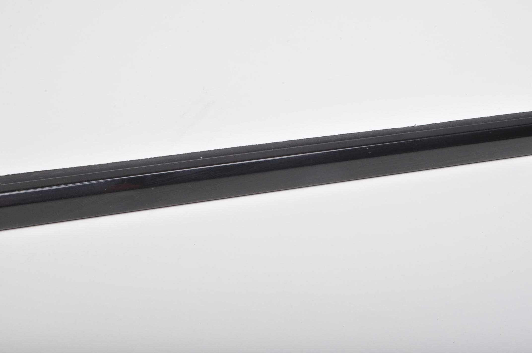 BENTLEY BENTAYGA LISTWA OZDOBNA SZYBY 36A853077 Jakość części (zgodnie z GVO) O - oryginał z logo producenta pojazdu (OE)