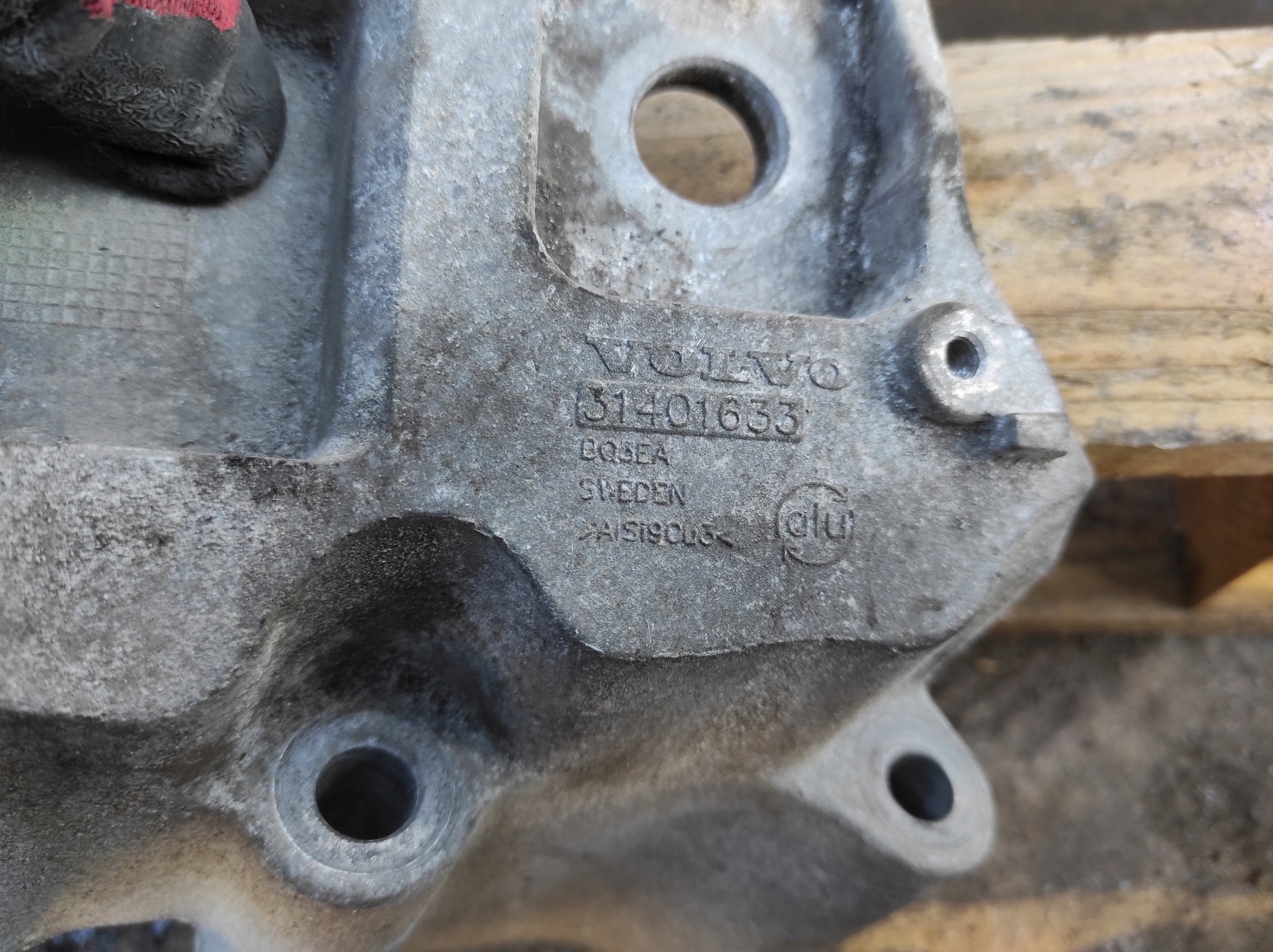 engine mount VOLVO S60 II V70 III 2.0 D 31401633