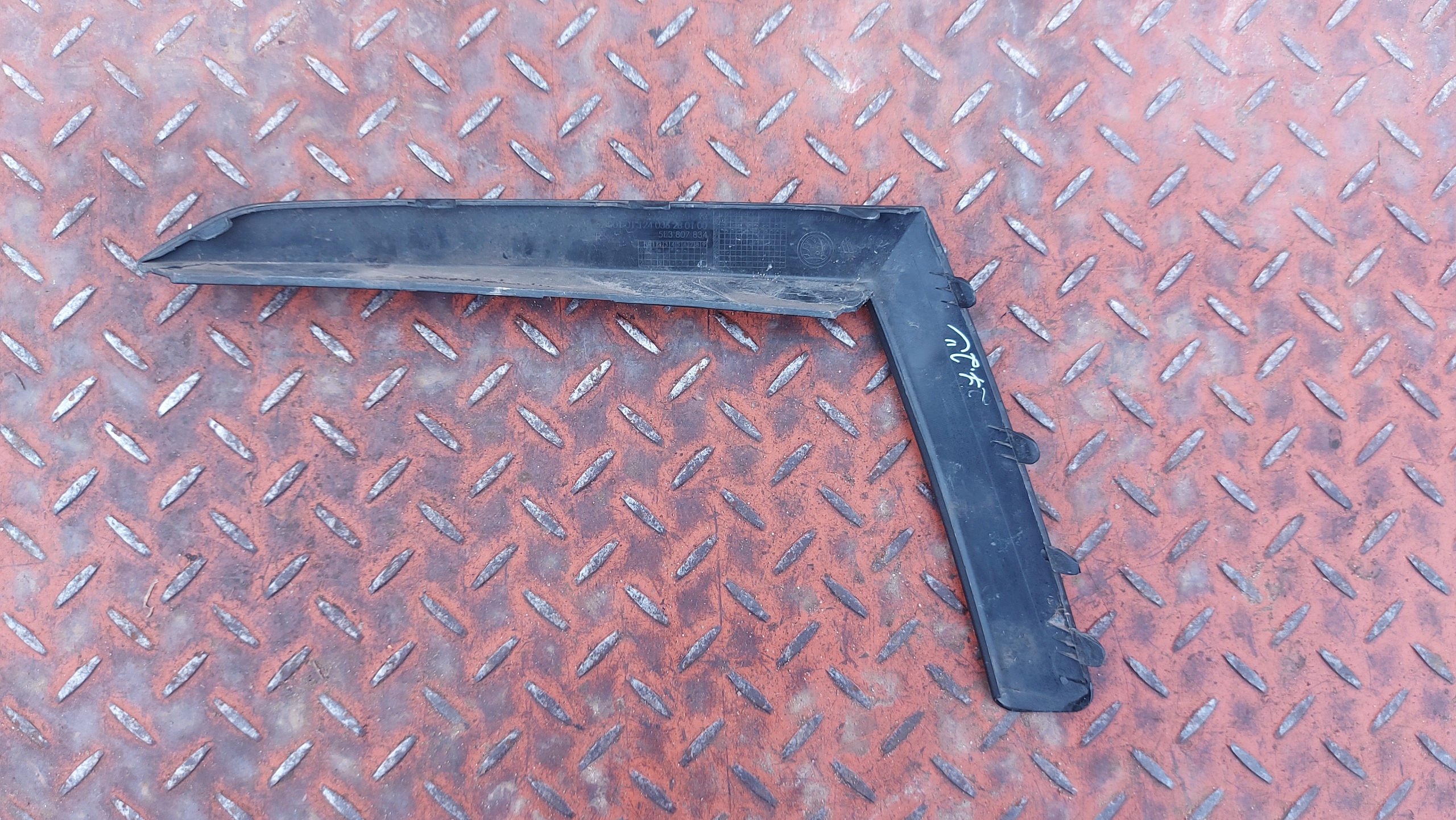 moulding grid of a bumper right right front SKODA OCTAVIA IV 20