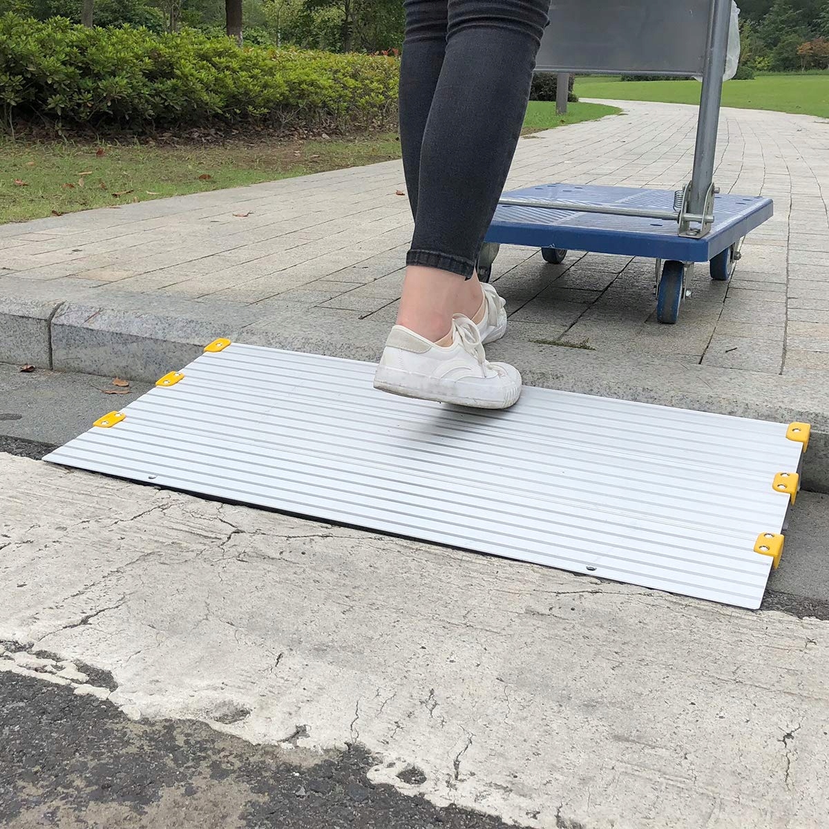 RAMPA PODJAZD DLA WOZKOW INWALIDZKICH ROWEROW Producent code liek