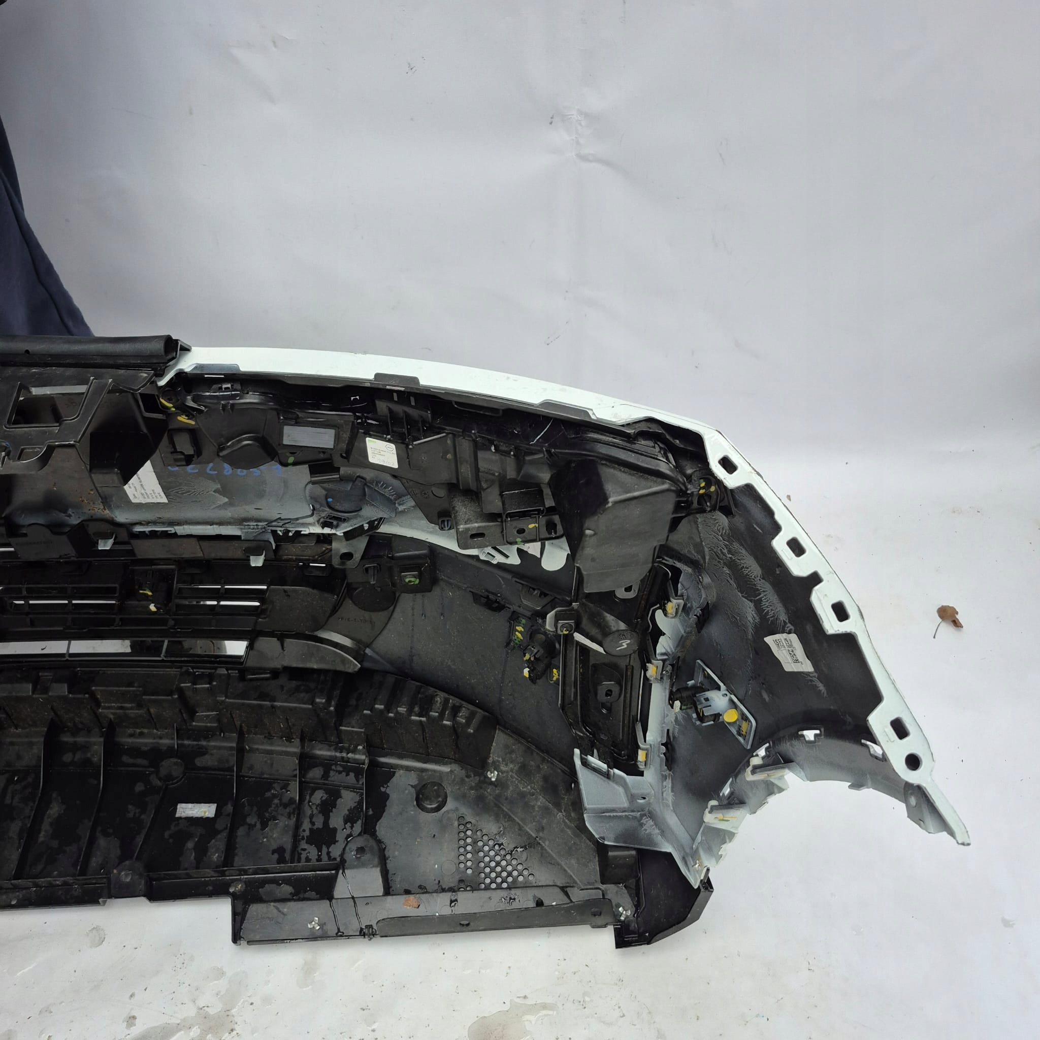NISSAN MICRA K15 E-TECH VI 25- bumper front front PDC 8037040