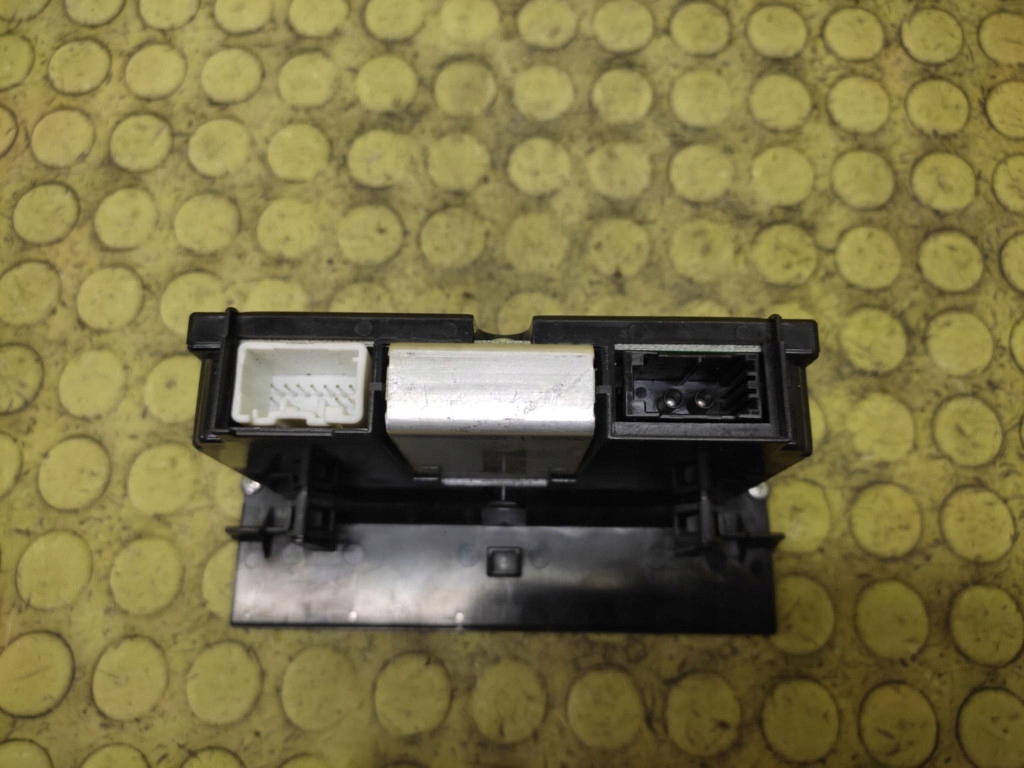 VOLVO V50 display 8696495