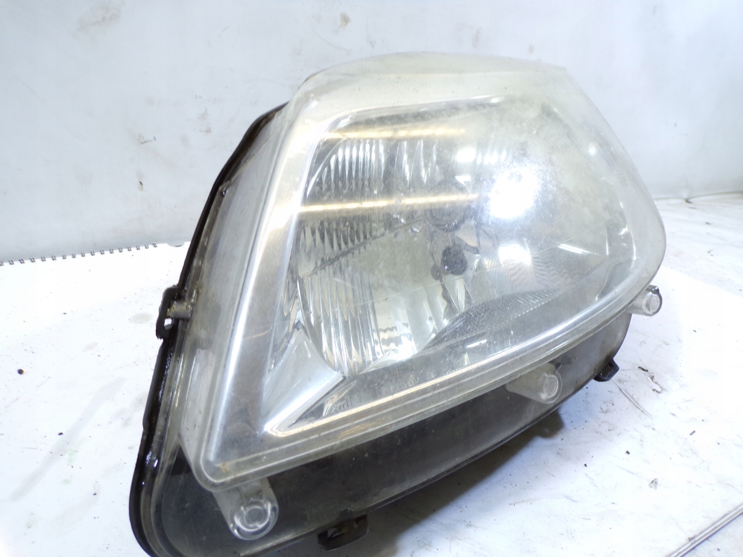 light front front left DACIA SANDERO 1 and (K) OPIS
