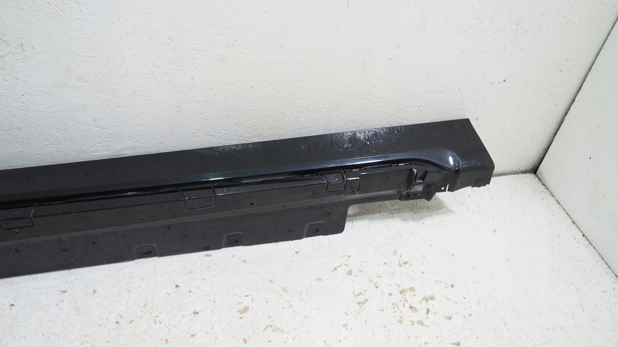 BMW 1 F40 M Pakiet moulding threshold right 8072574