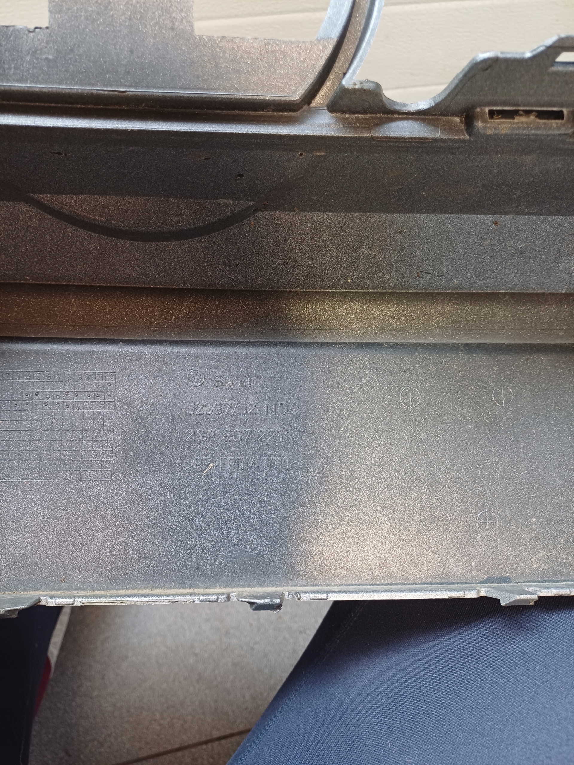 bumper front front VW POLO 6 VI 2G0 17R- 4 X PDC 2G0807221