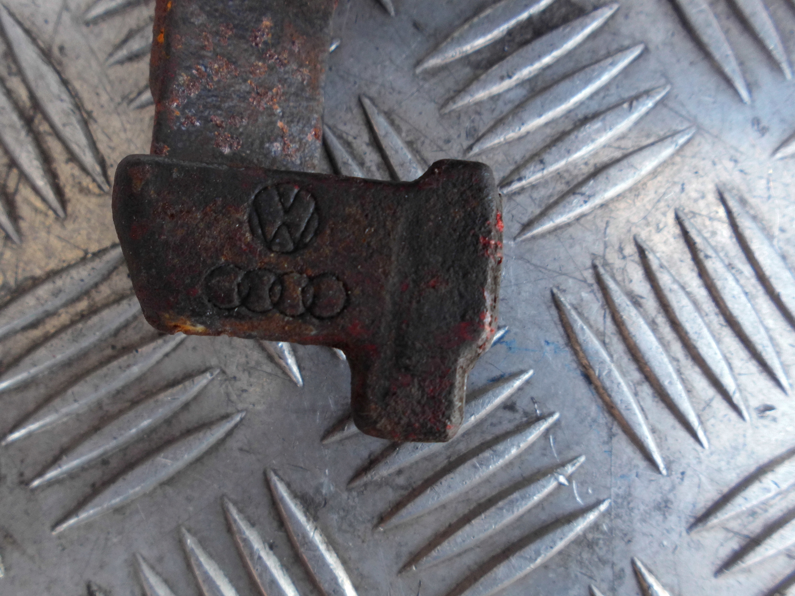 AUDI A4 B6 JARZMO Bremssattel Bremse Sattel rechts oder links