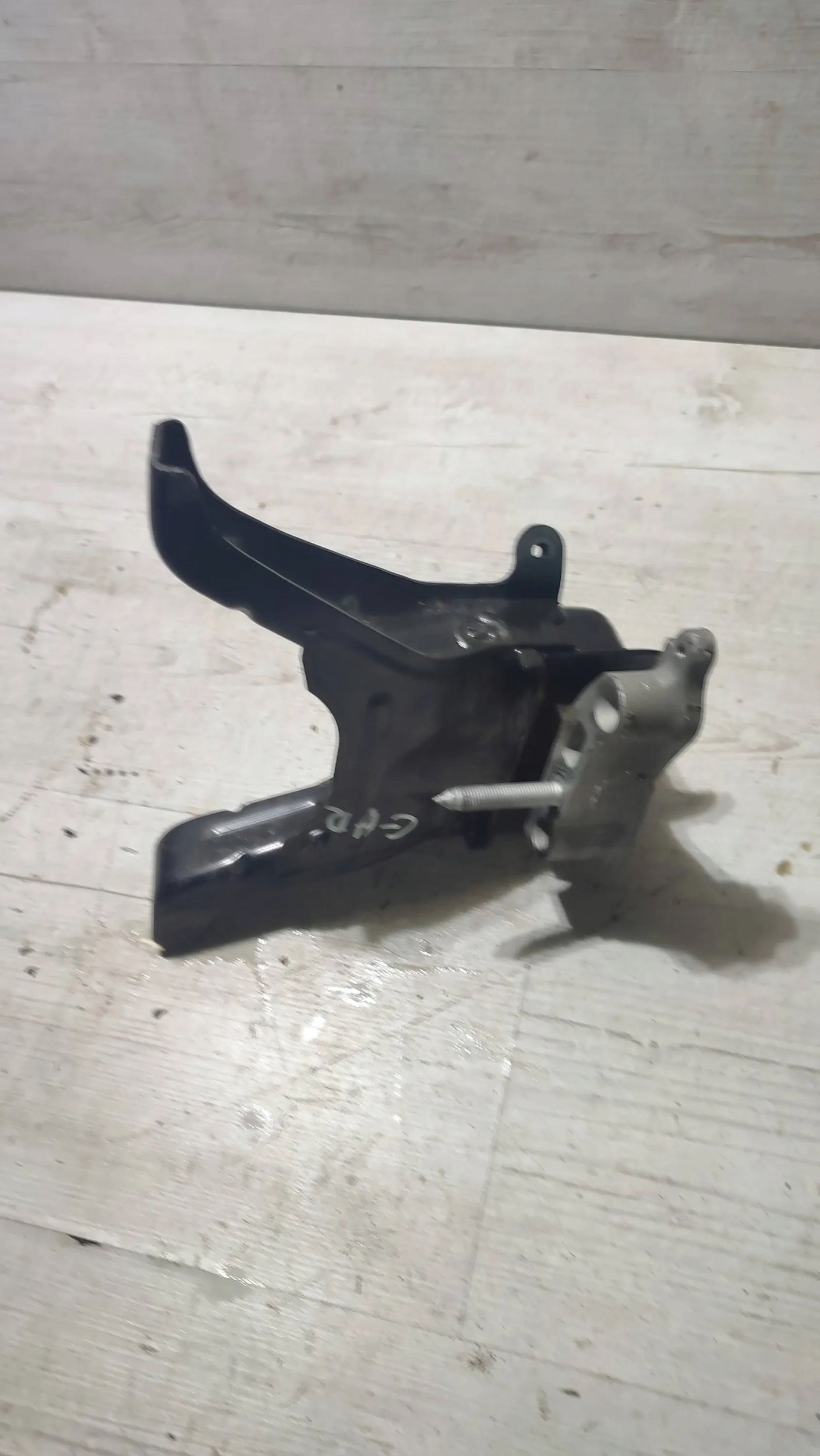 Toyota C-HR and 2019 engine mount