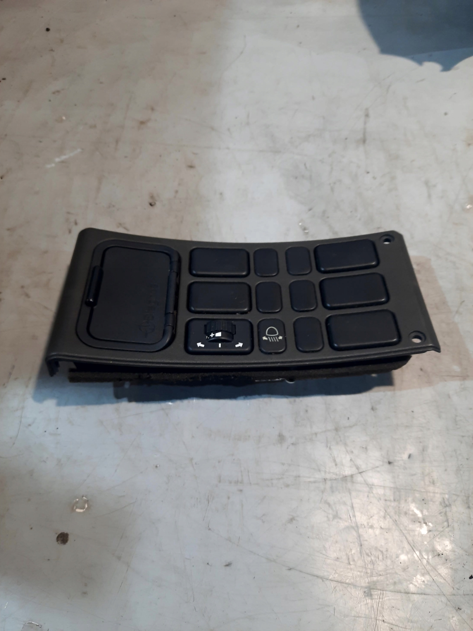 PANEL levers SCANIA 4 P94 BD4X2NA 2000r 1110904