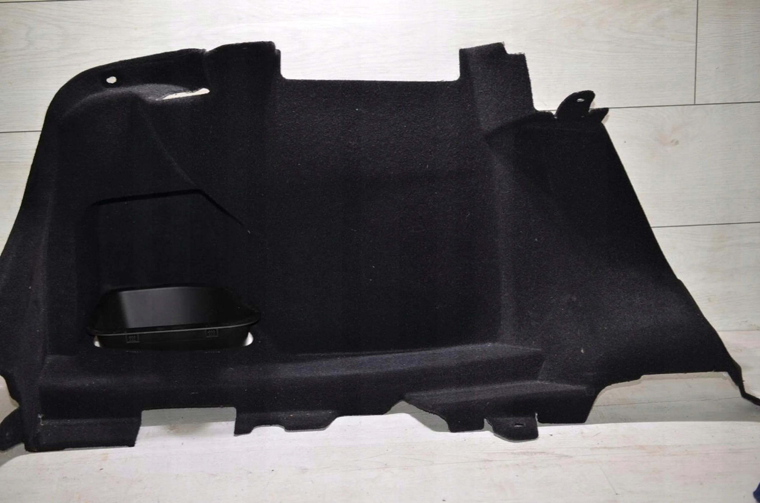 Alfa Romeo Giulia 2021 left side boot upholstery