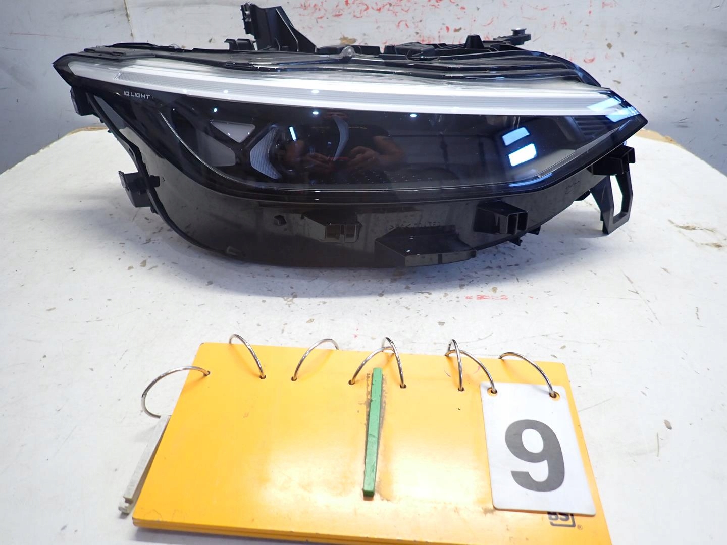 light front front right VW ID7 2023- FULL LED 14B941036B