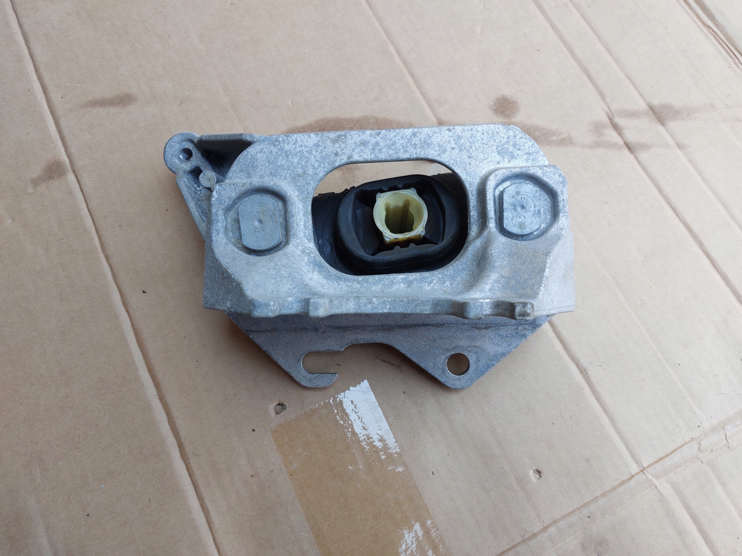 DACIA SANDERO III STEPWAY holder gearbox mount 112535643R
