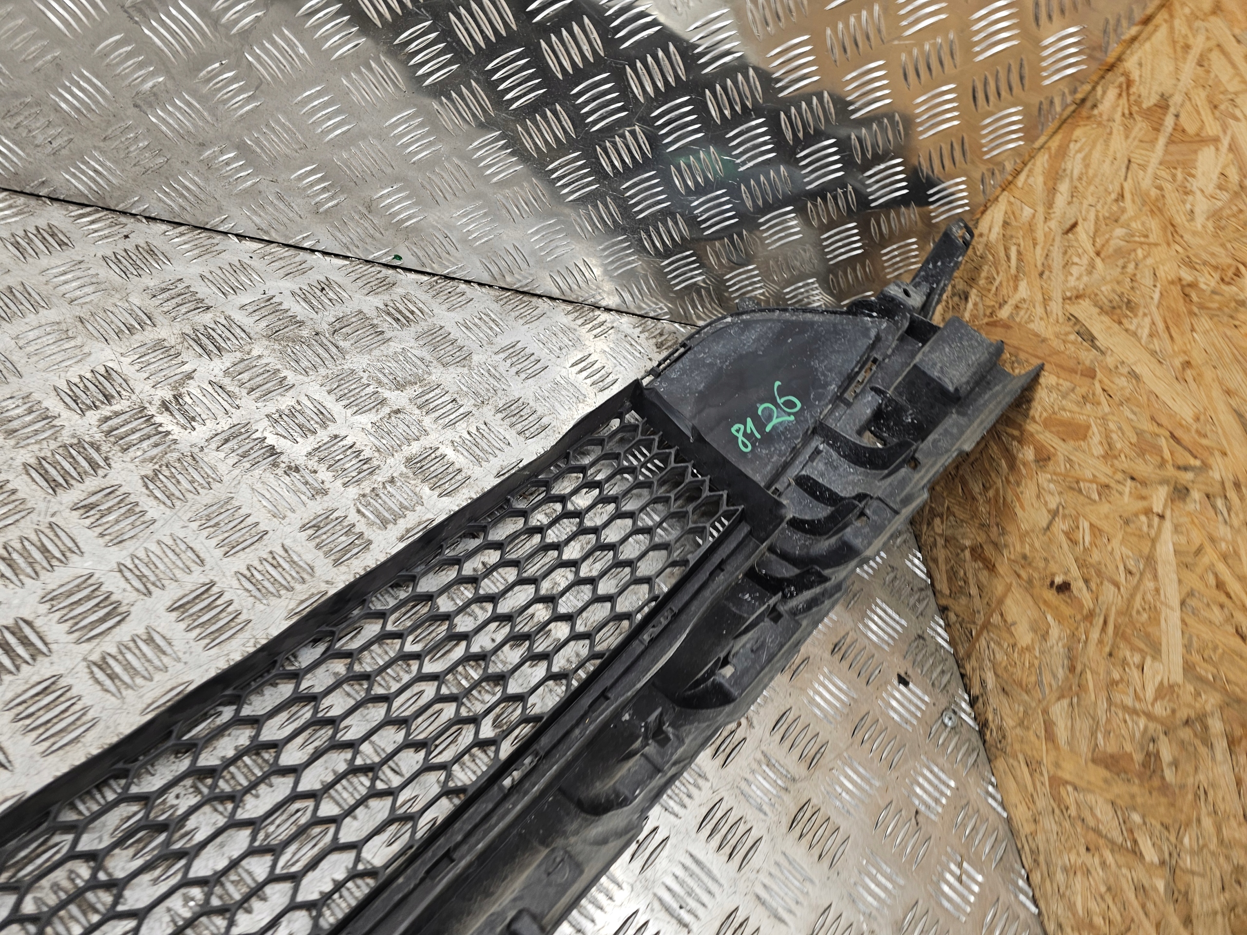 TRAFIC VIVARO III grid of a bumper central front 622544919R 14