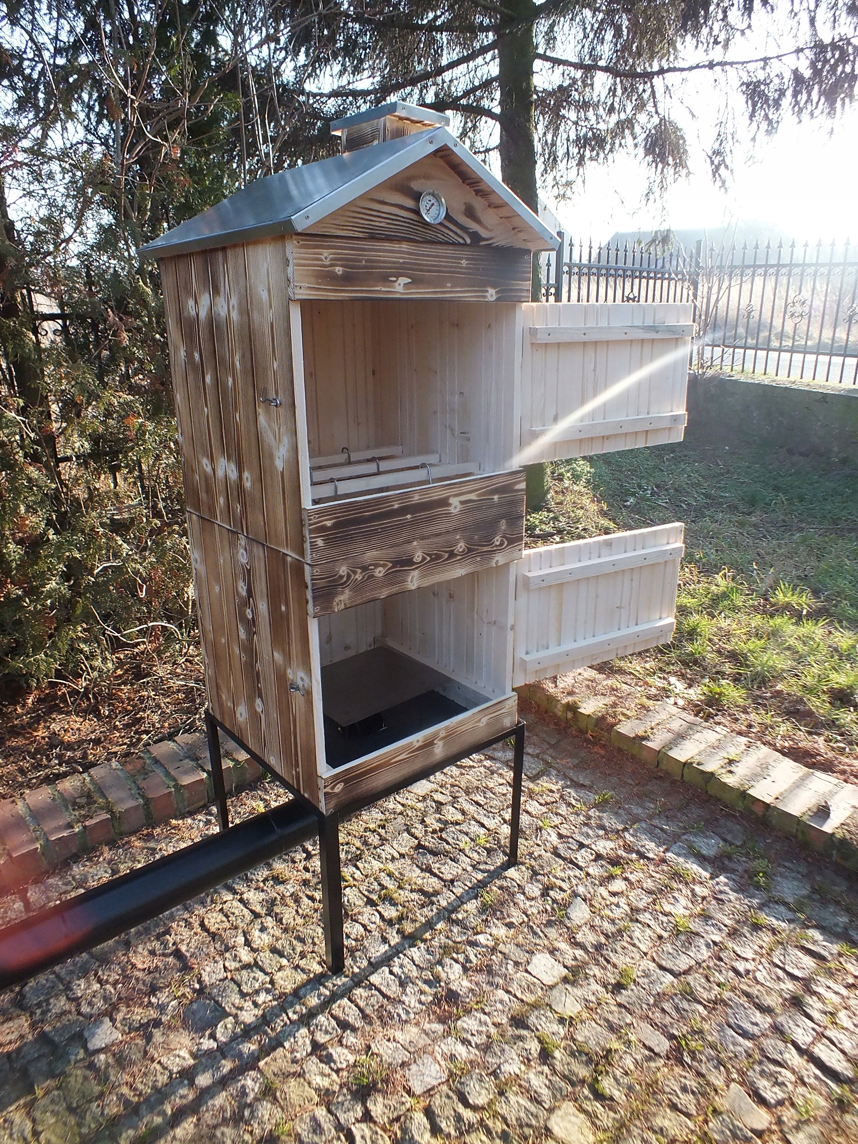 WĘDZARNIA DREWNIANA OGRODOWA XXL DACH OBITY BLACHĄ Materiał drewno