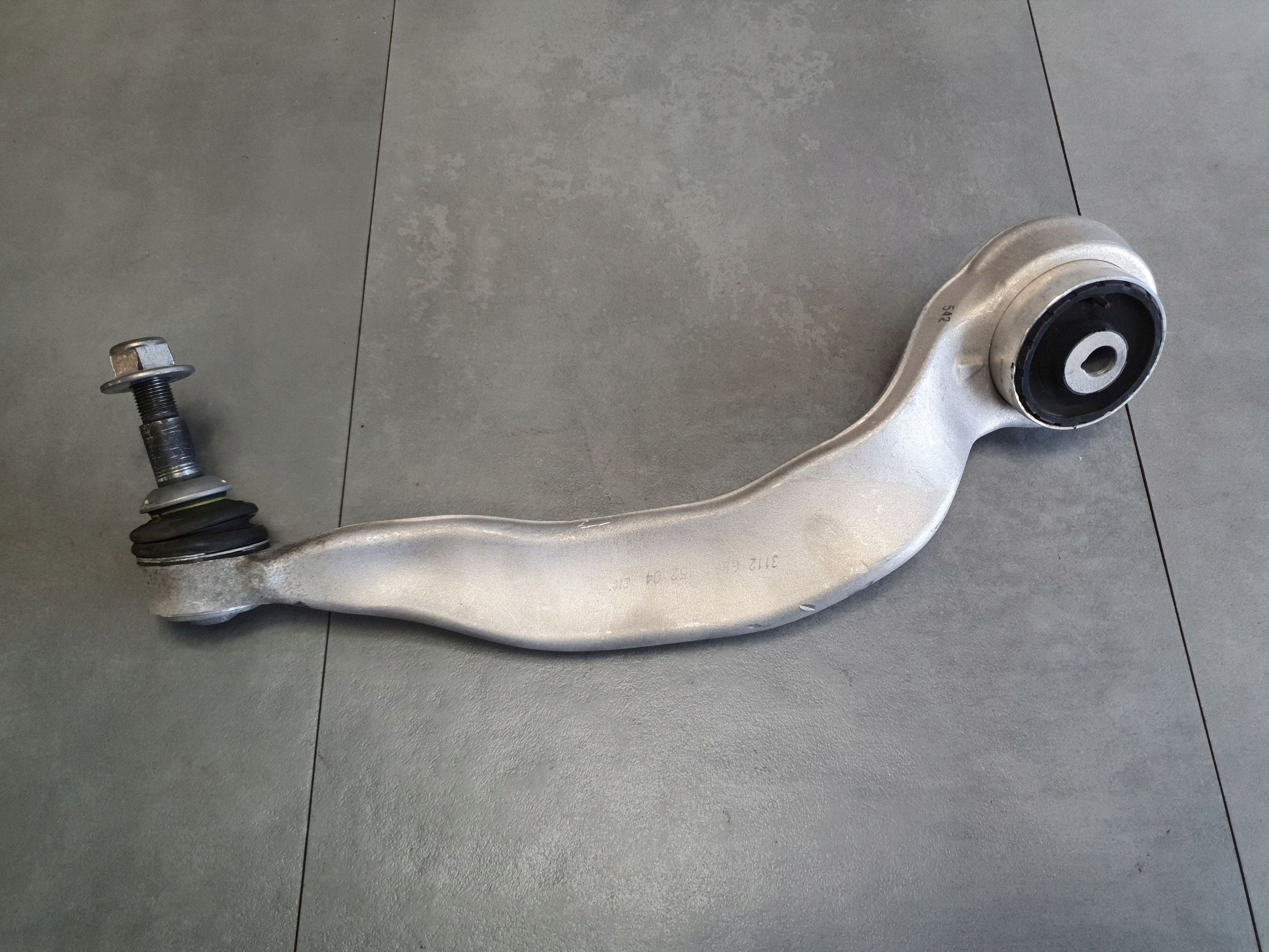 BMW 7 G11 arm front right lower 6861152